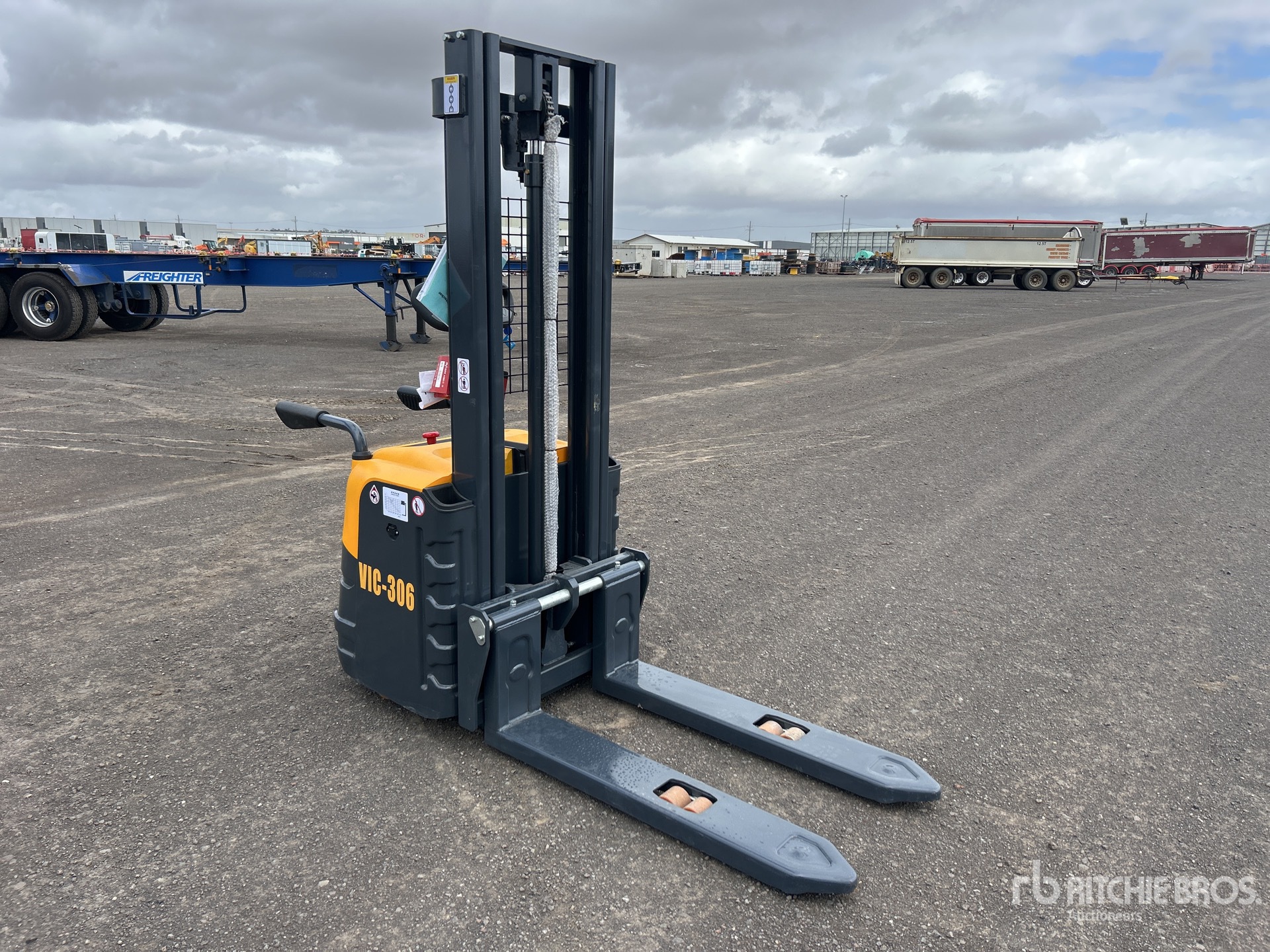 General Appearance with Picture, Right Front Corner