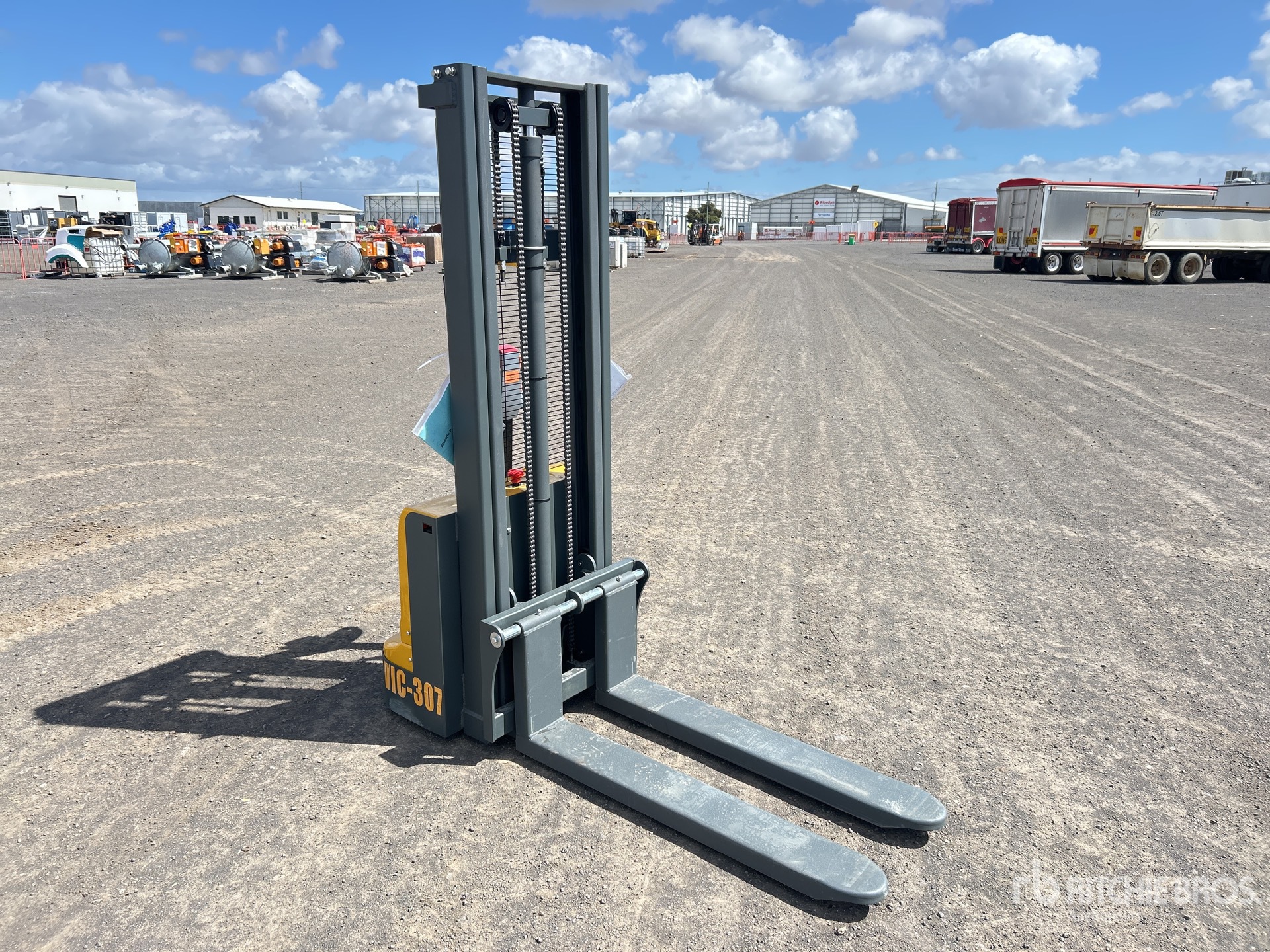 General Appearance with Picture, Right Front Corner