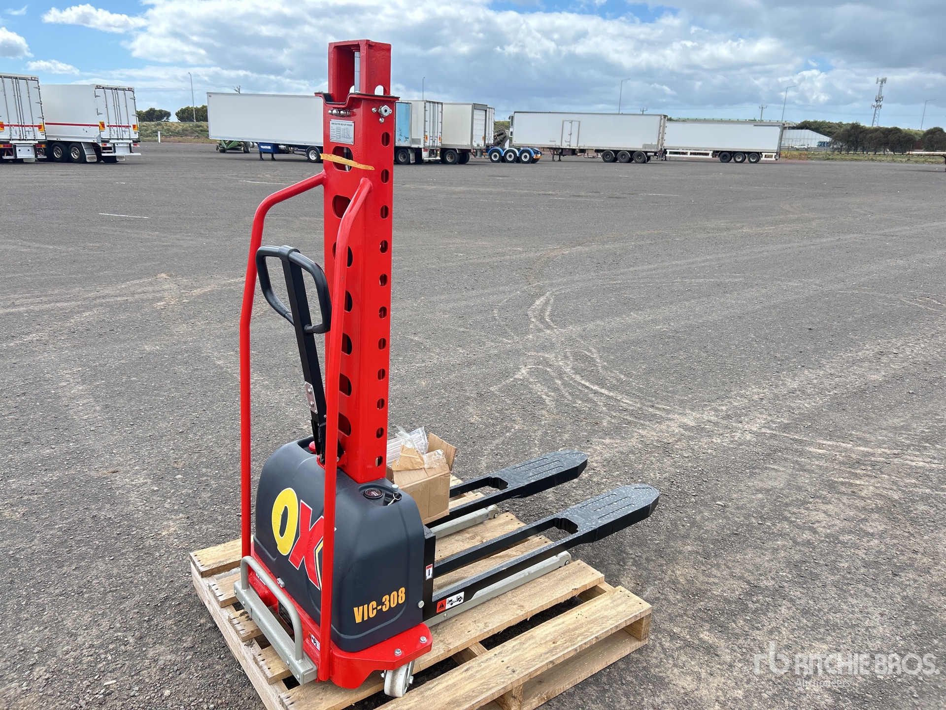 General Appearance with Picture, Right Rear Corner