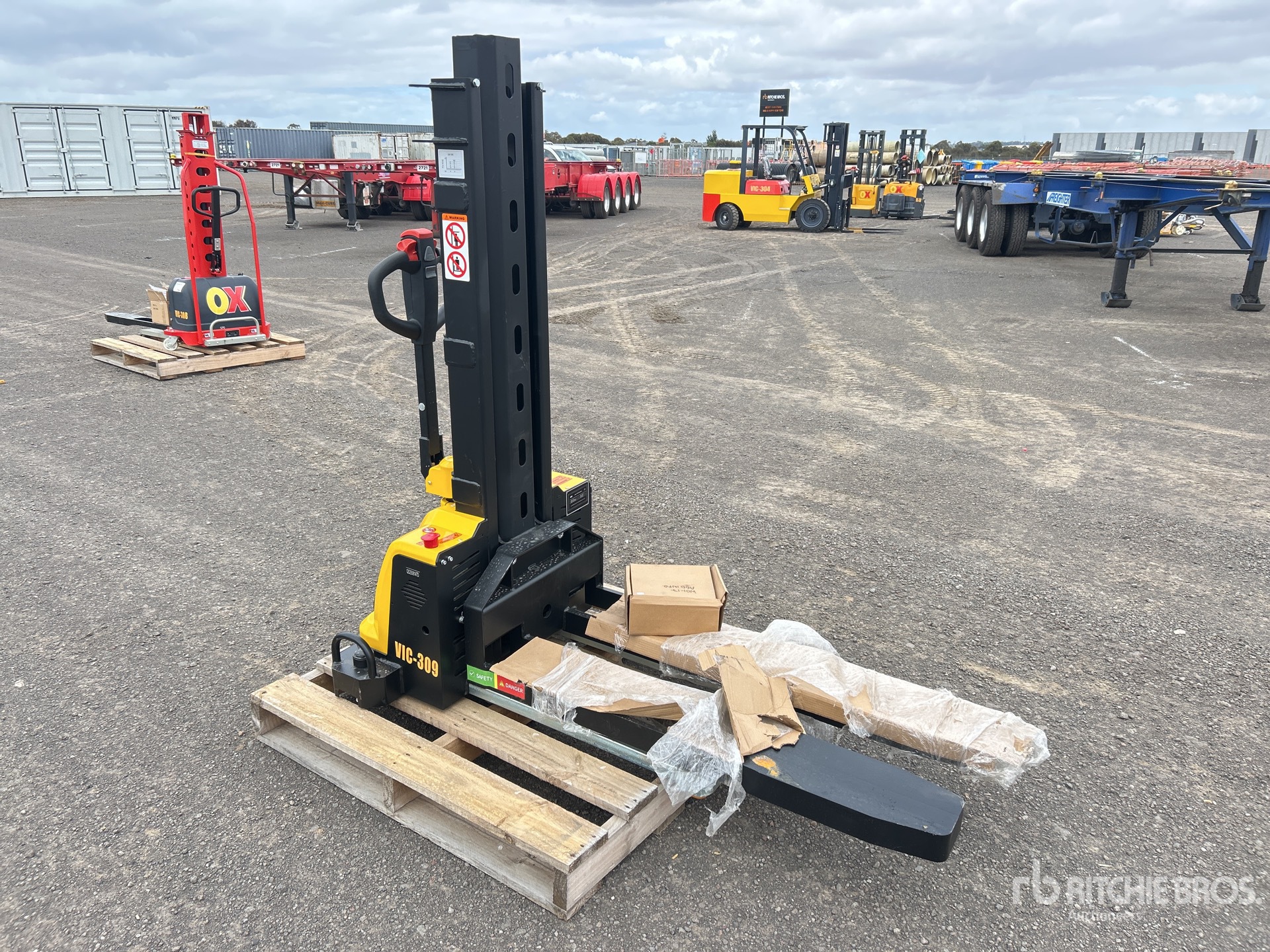 General Appearance with Picture, Right Front Corner