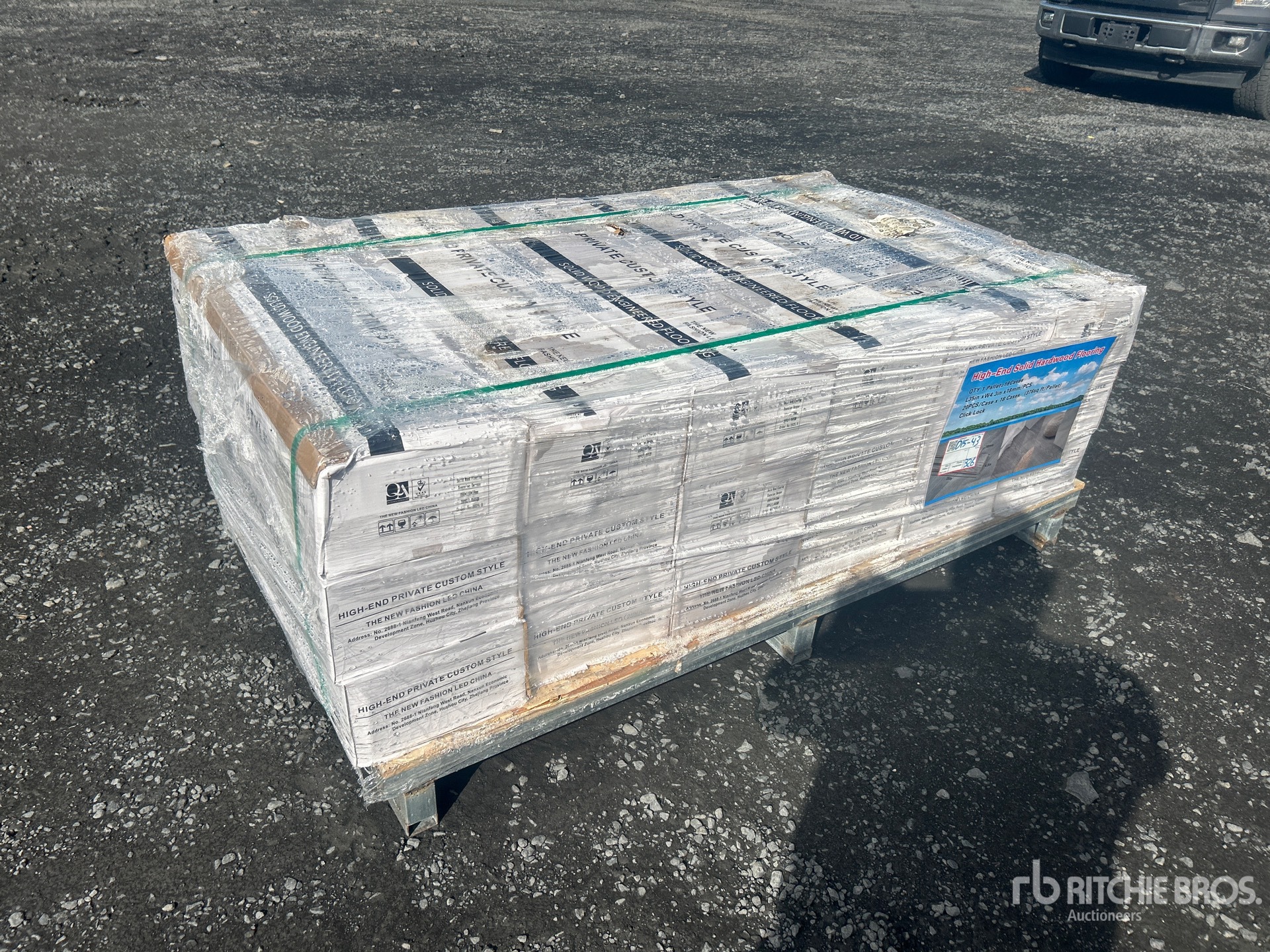 General Appearance with Bild, Ecke vorne rechts