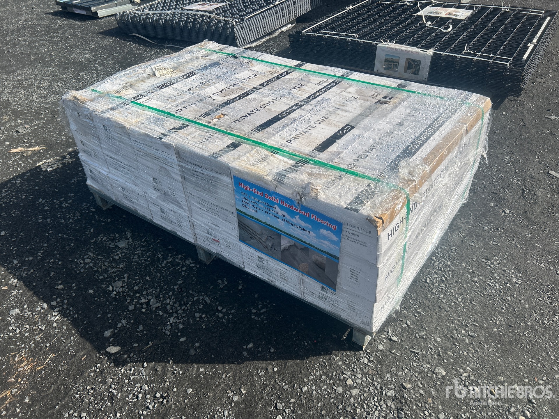 General Appearance with Bild, Ecke hinten rechts