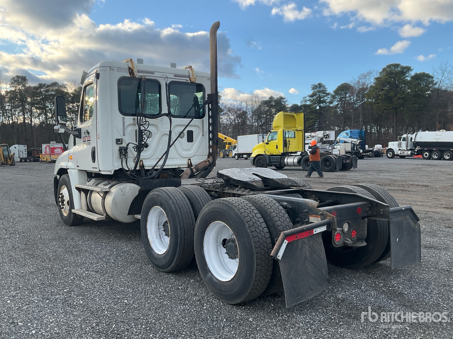 General Appearance with Bild, Ecke hinten links