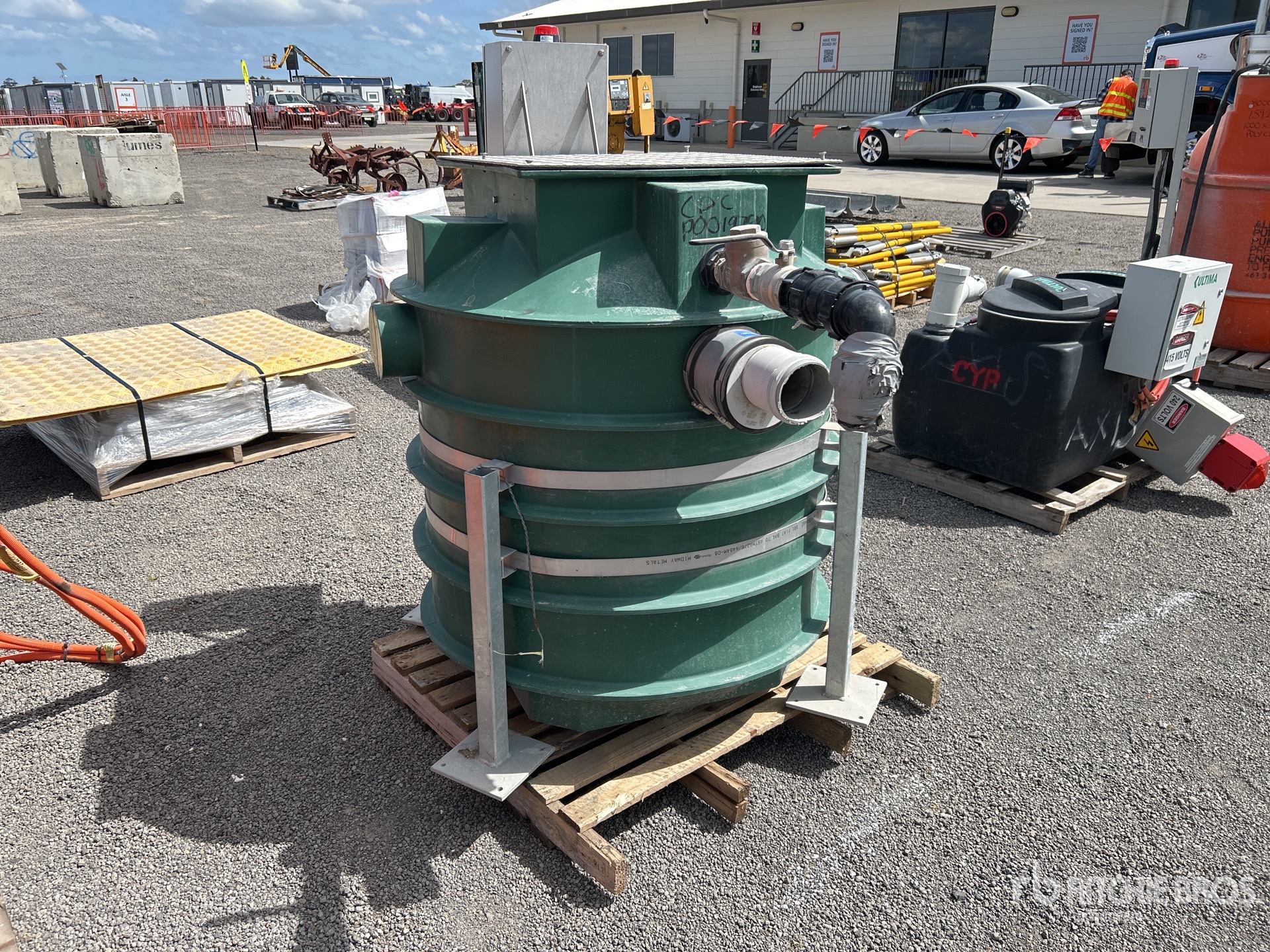 General Appearance with Picture, Left Rear Corner