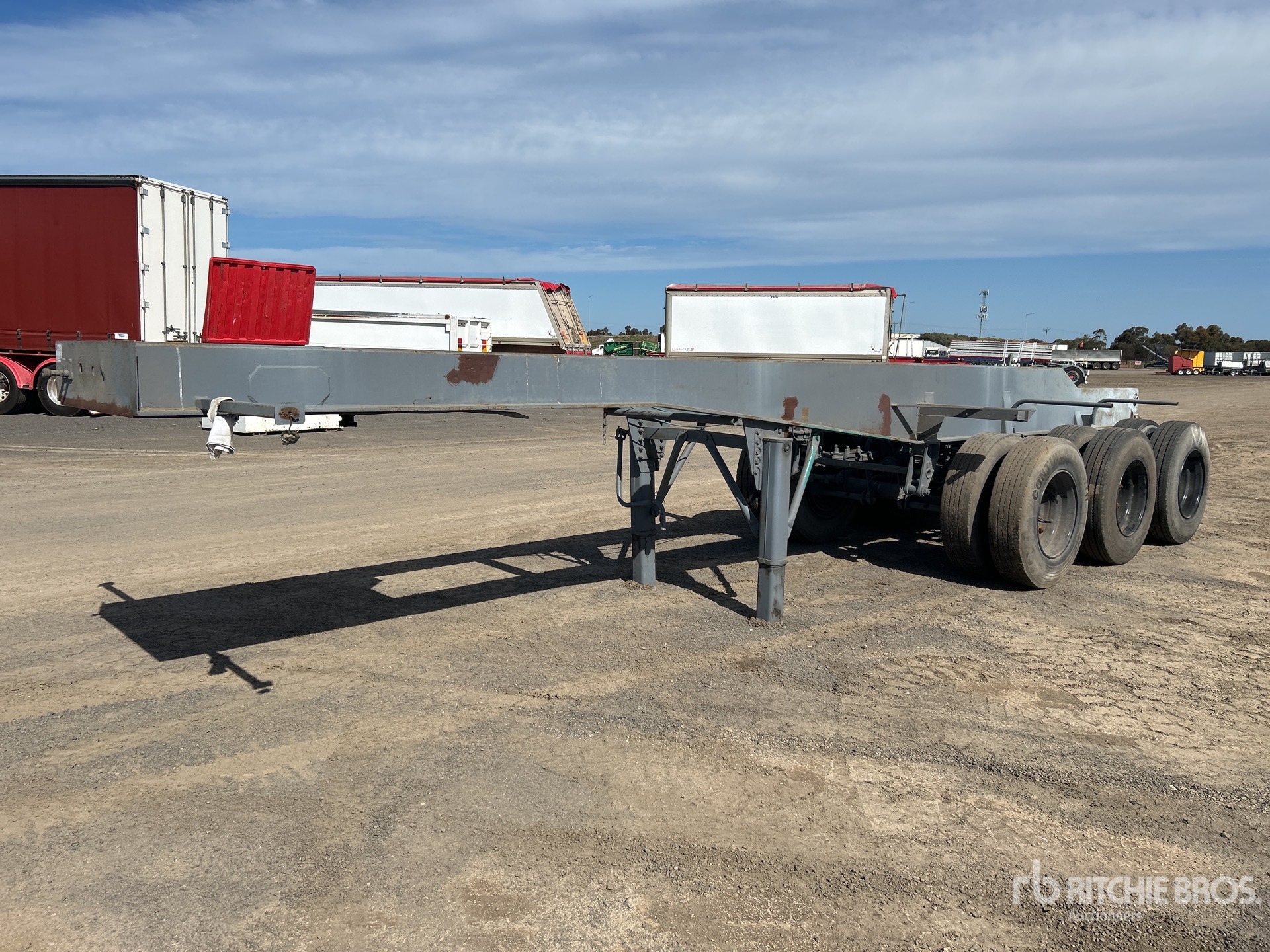 General Appearance with Bild, Ecke vorne rechts