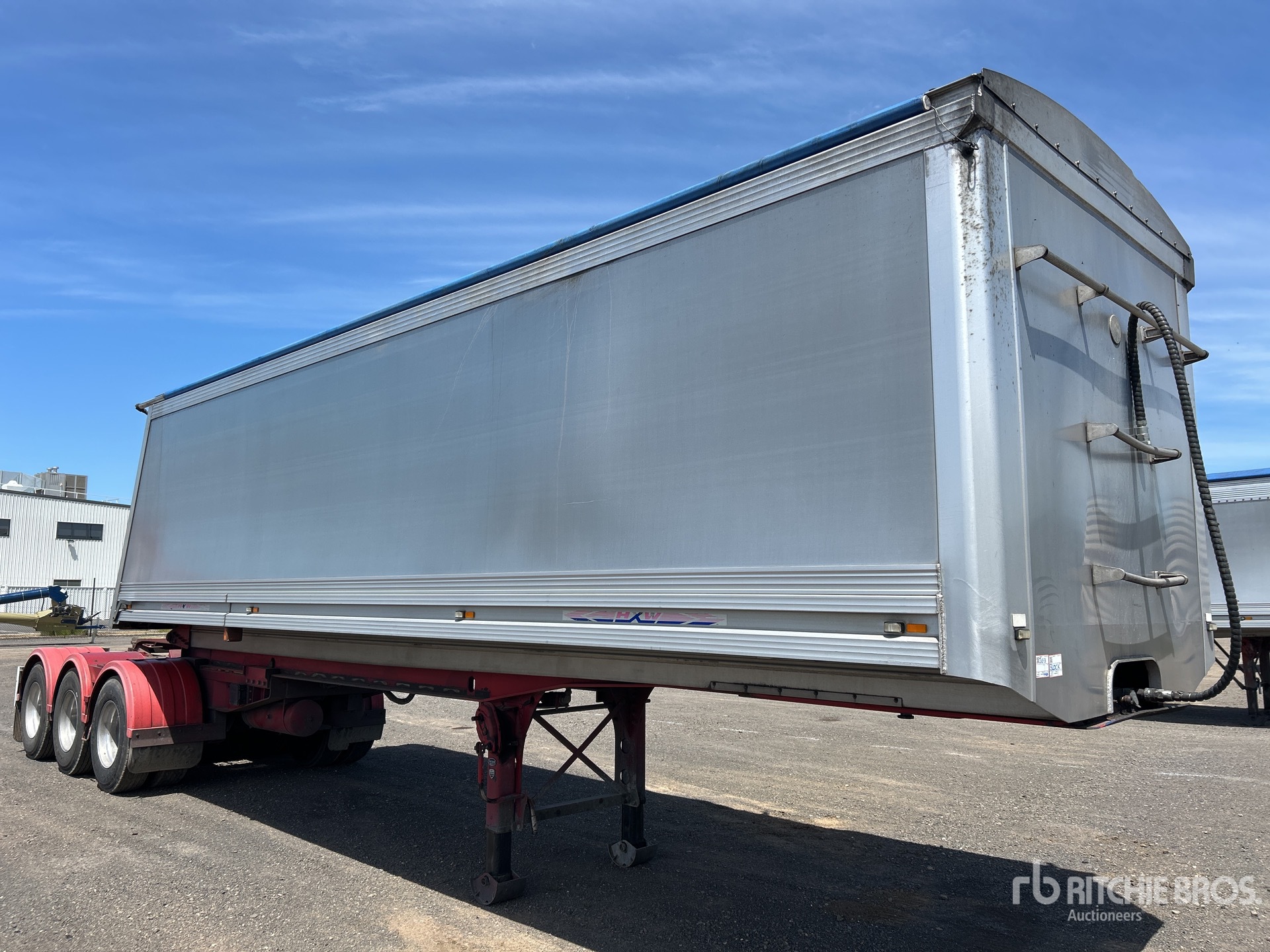 General Appearance with Bild, Ecke vorne links