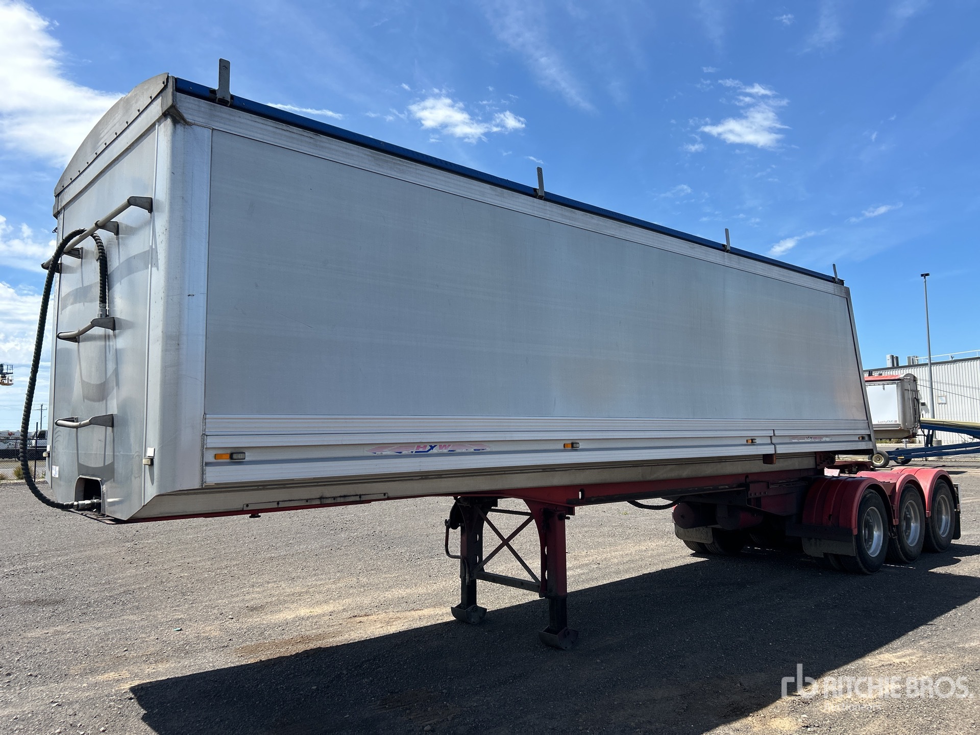 General Appearance with Bild, Ecke vorne rechts