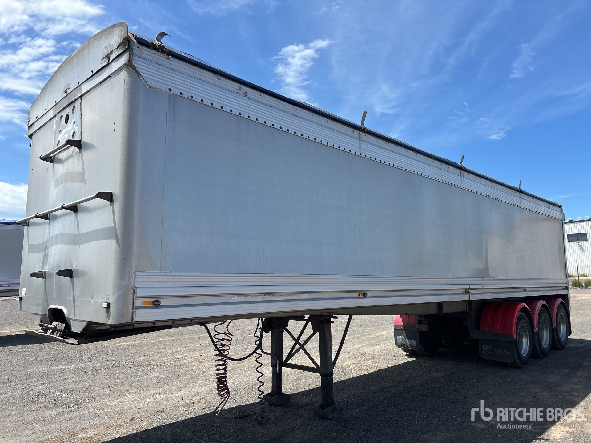 General Appearance with Bild, Ecke vorne rechts