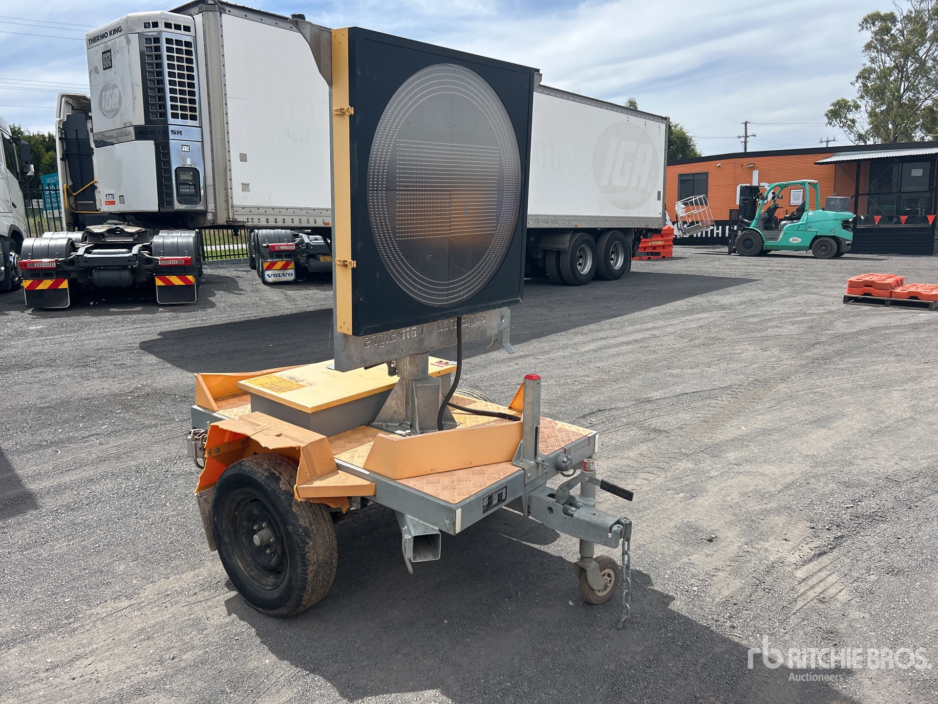 General Appearance with Picture, Right Front Corner