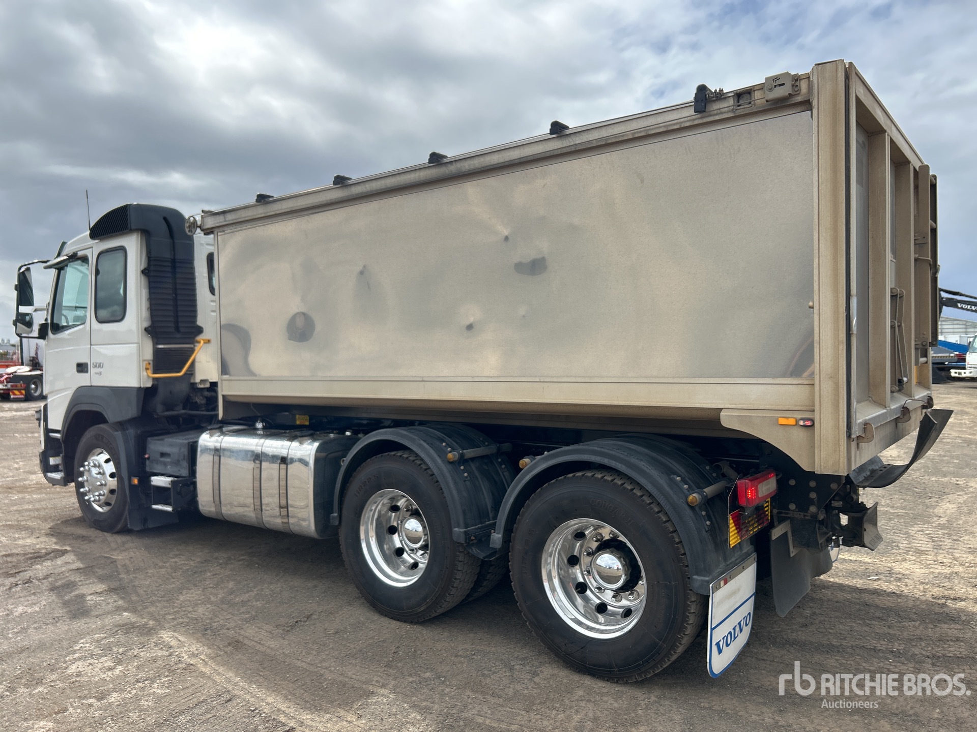 General Appearance with Bild, Ecke hinten rechts