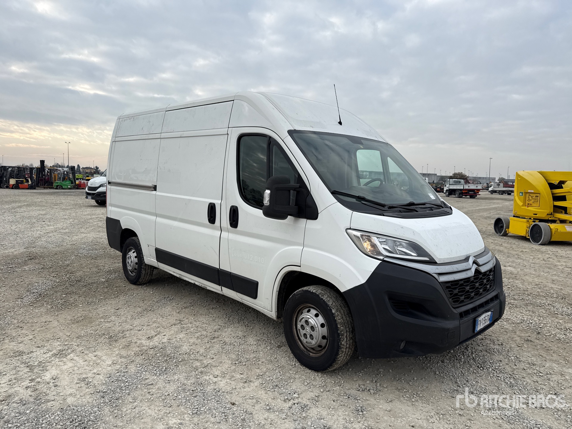 General Appearance with Bild, Ecke vorne rechts