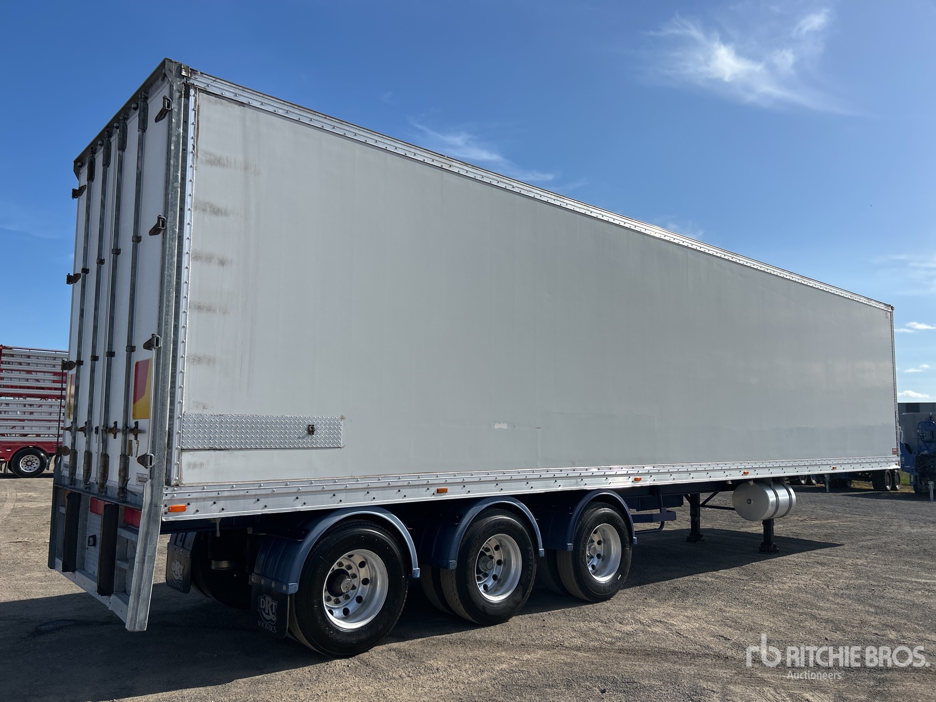 General Appearance with Foto, angolo posteriore sinistro