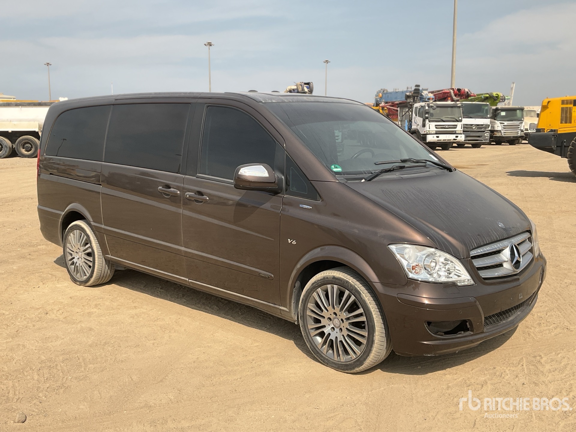 General Appearance with Bild, Ecke vorne rechts