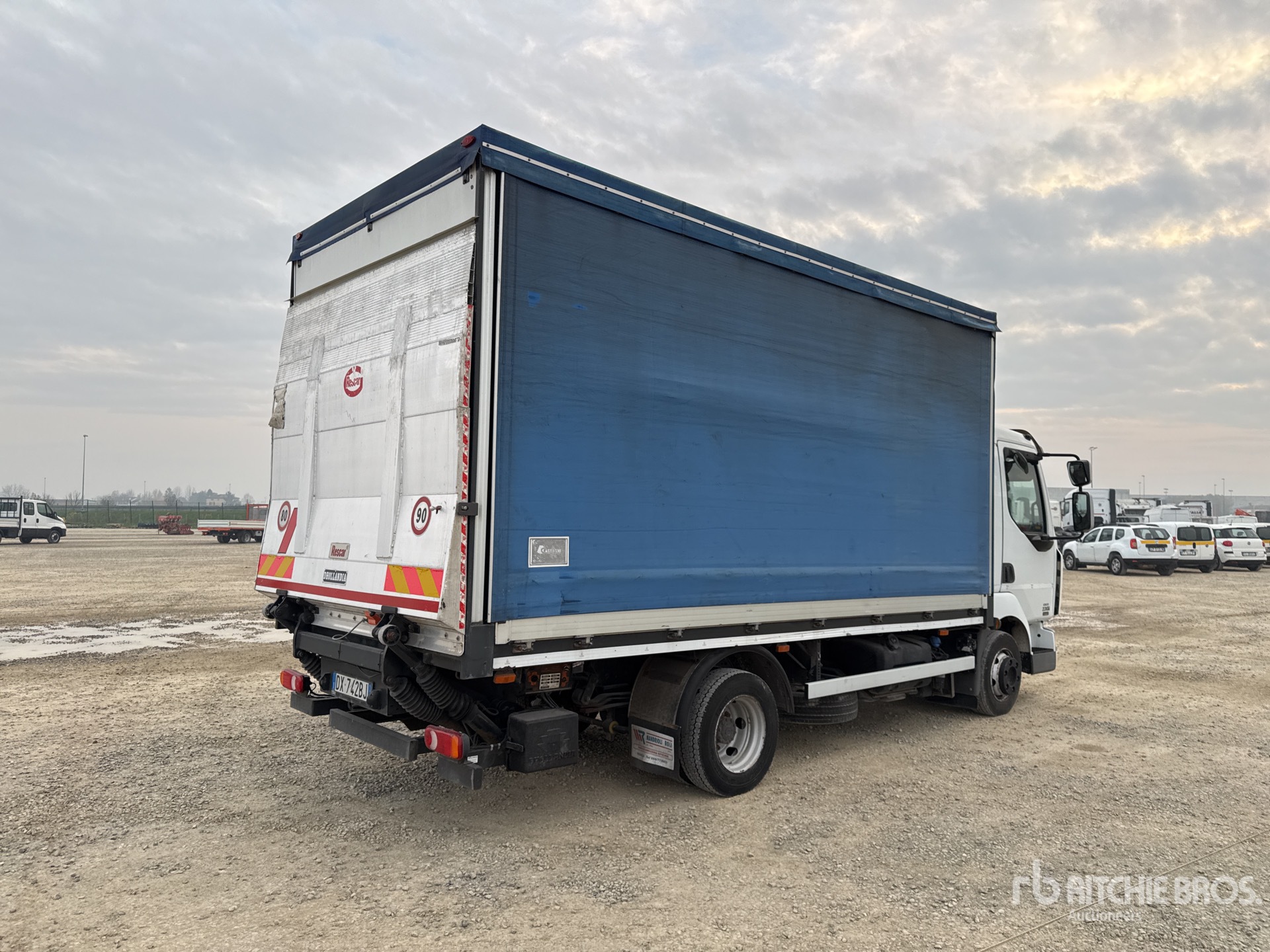 General Appearance with Imagen: esquina trasera derecha