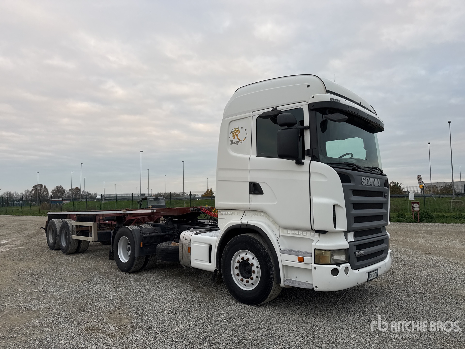 Aspect général with Image, coin avant droit