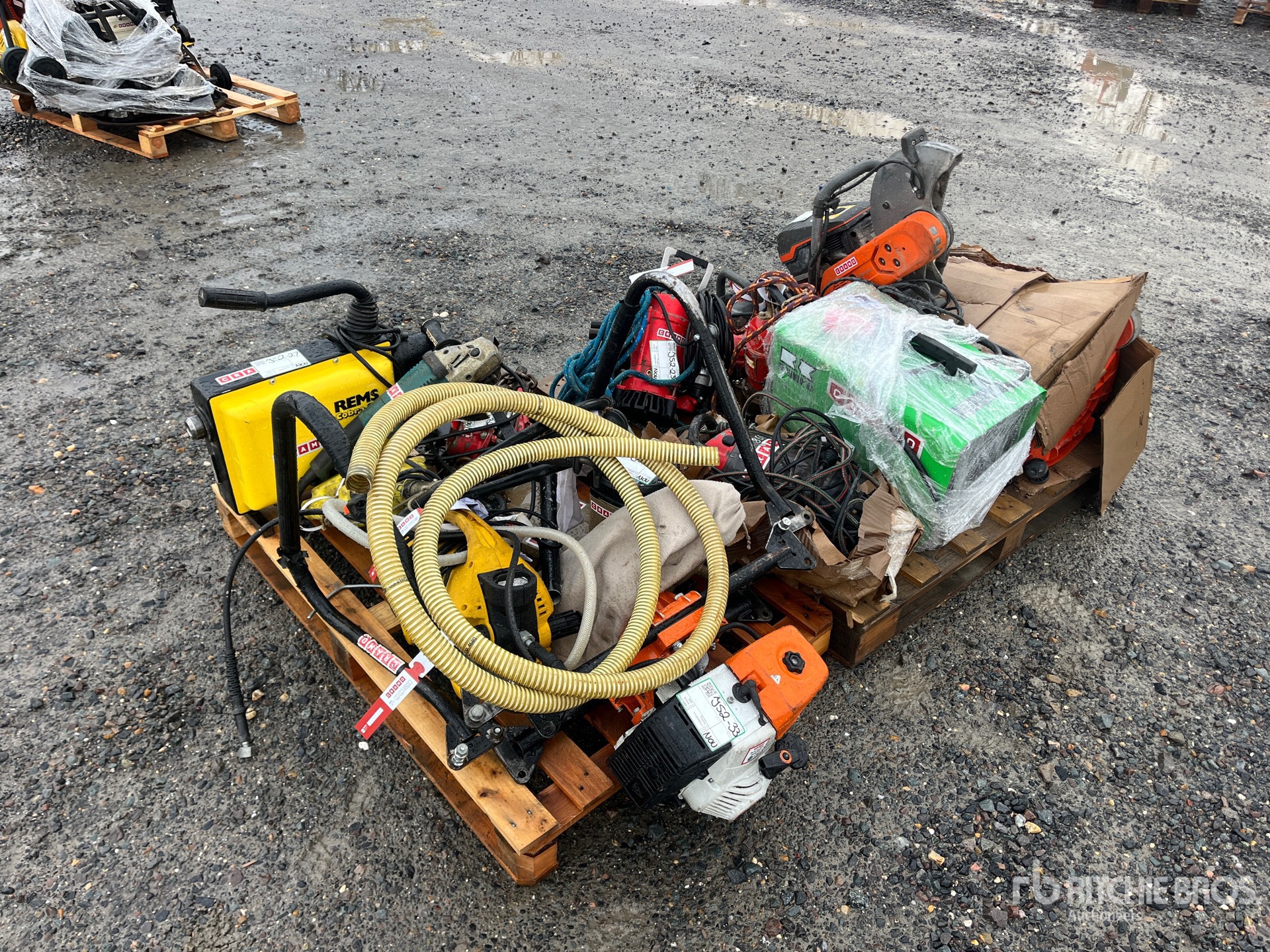 General Appearance with Bild, Ecke vorne links