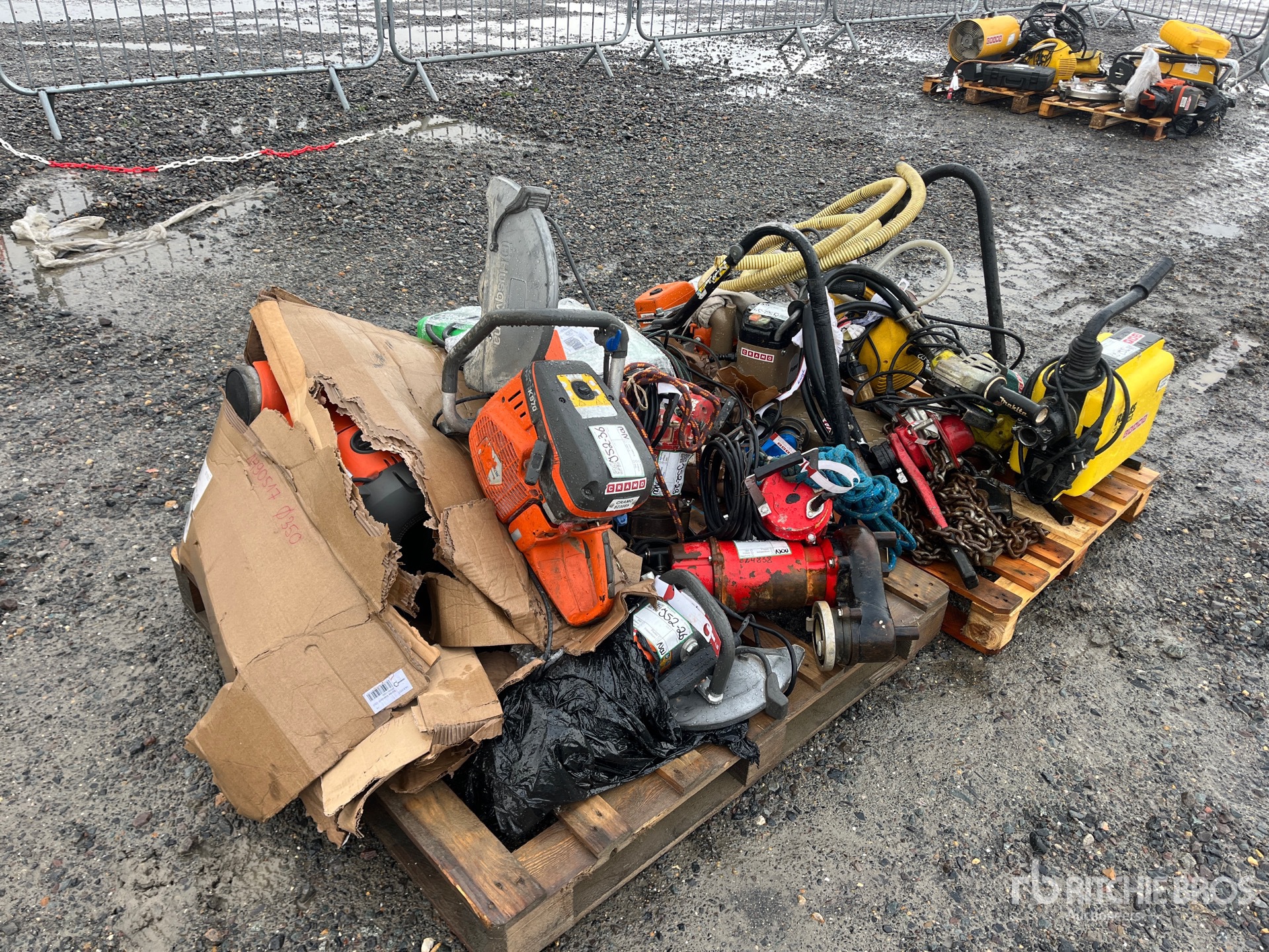 General Appearance with Bild, Ecke hinten rechts