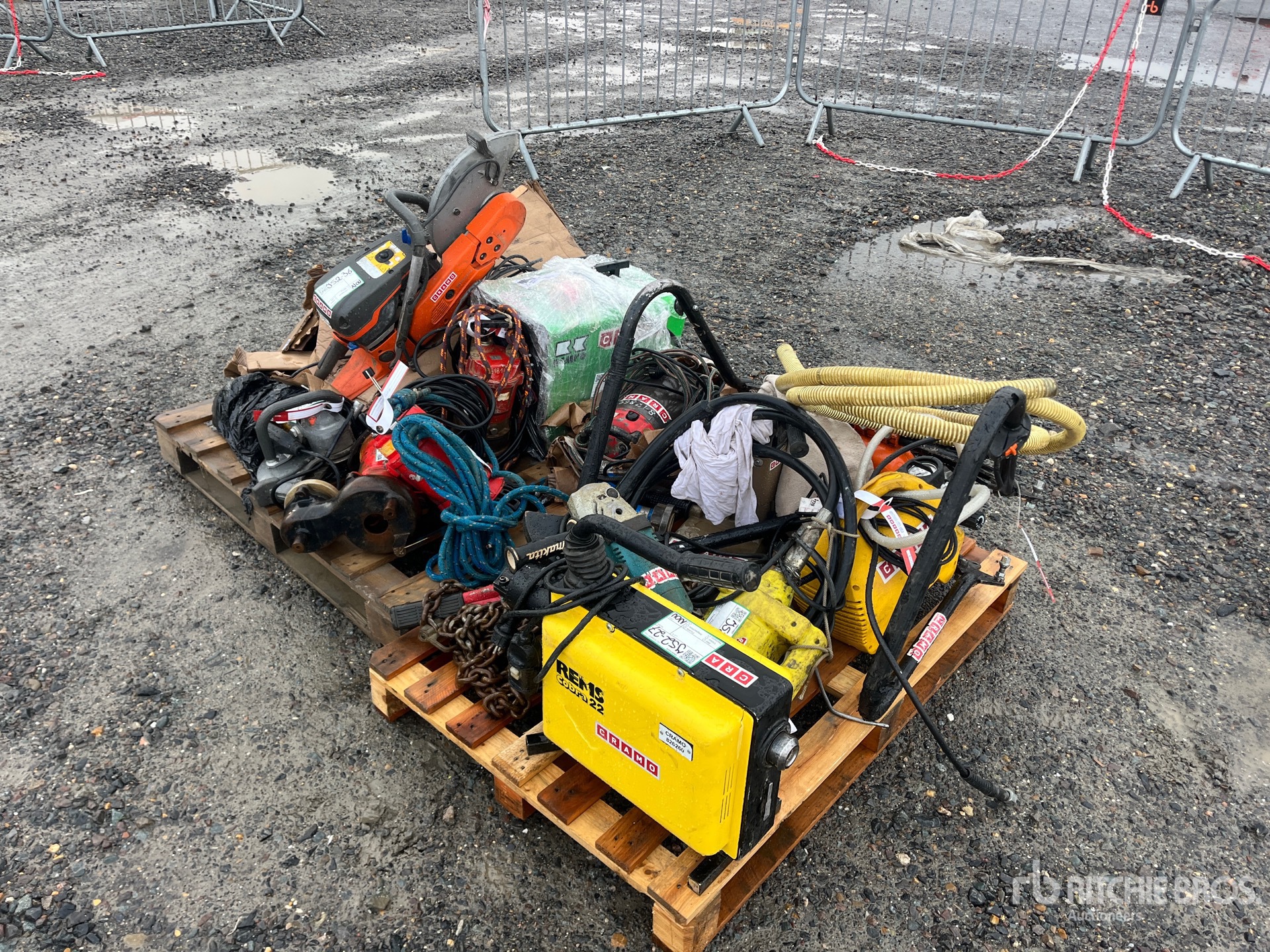 General Appearance with Bild, Ecke vorne rechts