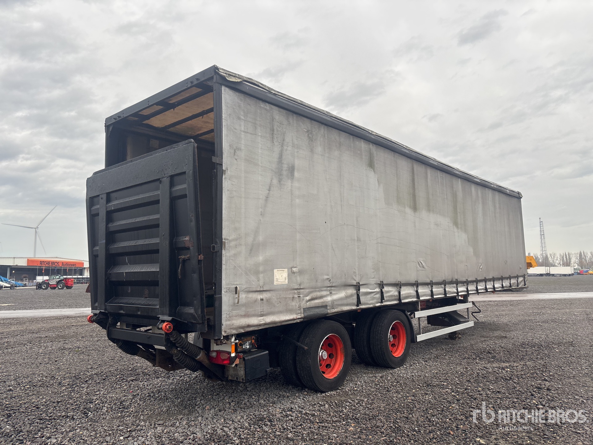 General Appearance with Bild, Ecke hinten rechts