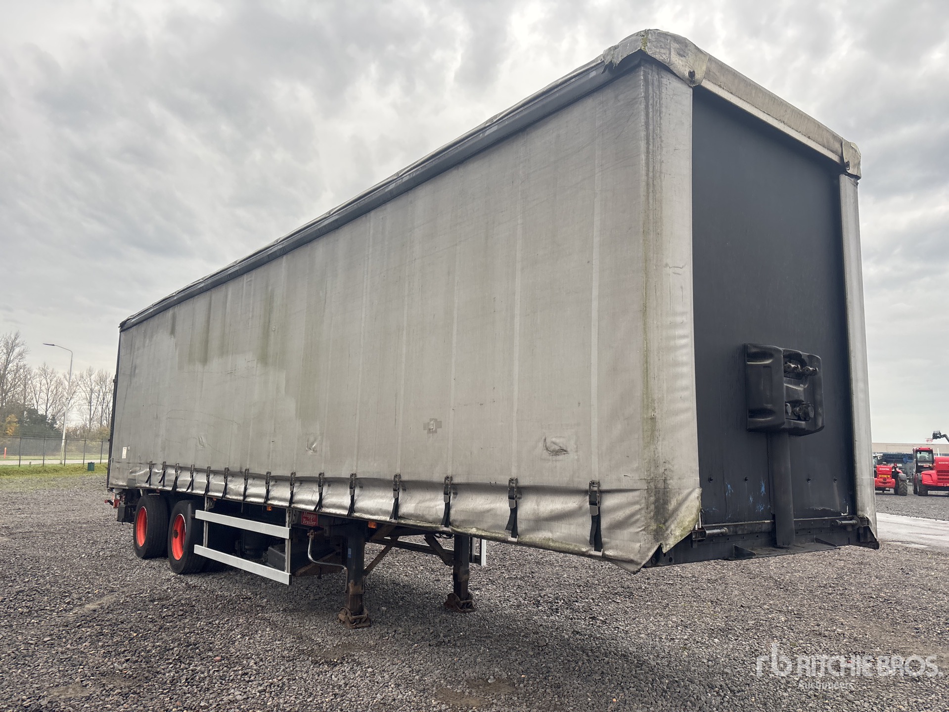 General Appearance with Bild, Ecke vorne rechts