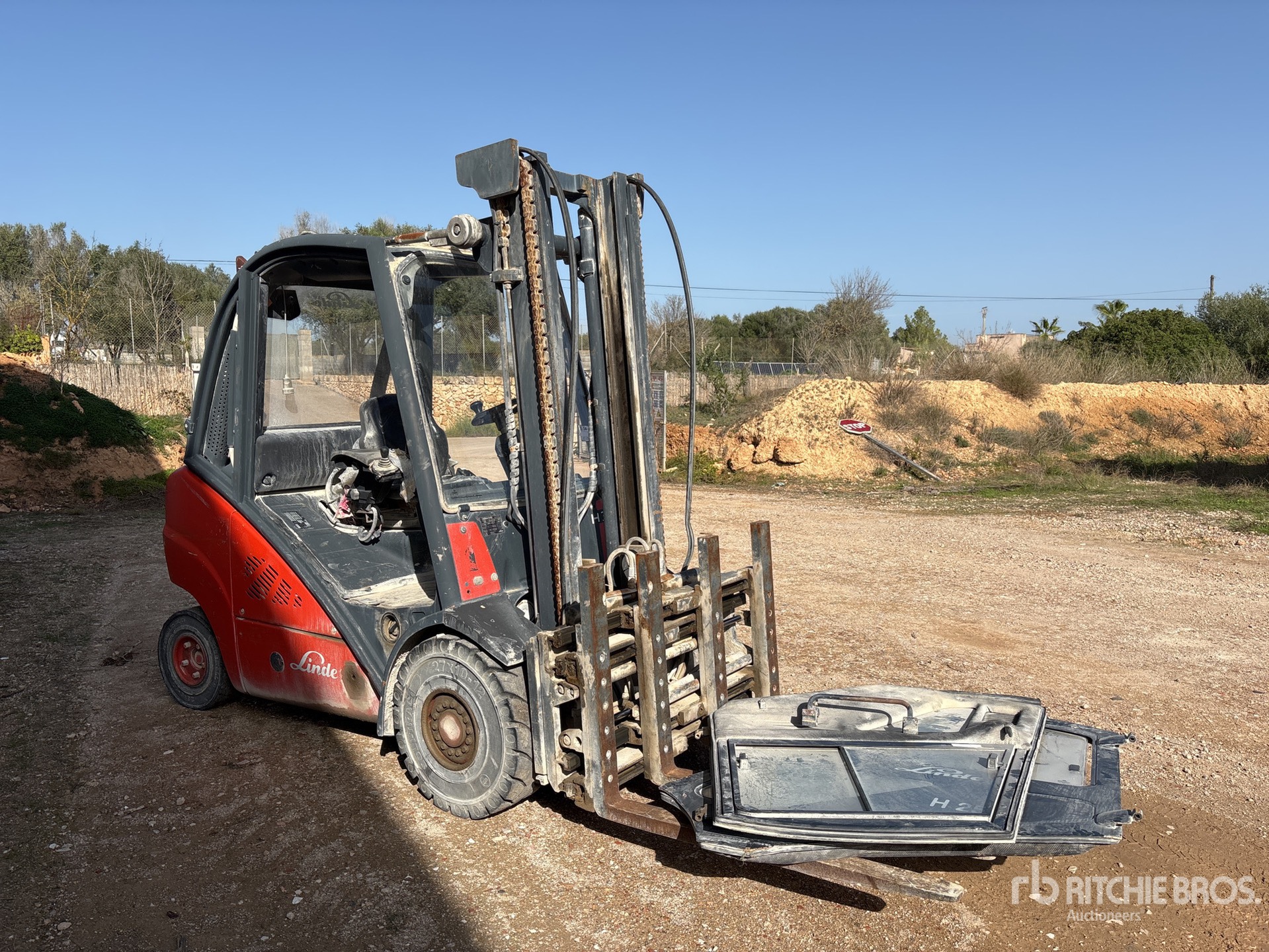 General Appearance with Picture, Left Rear Corner