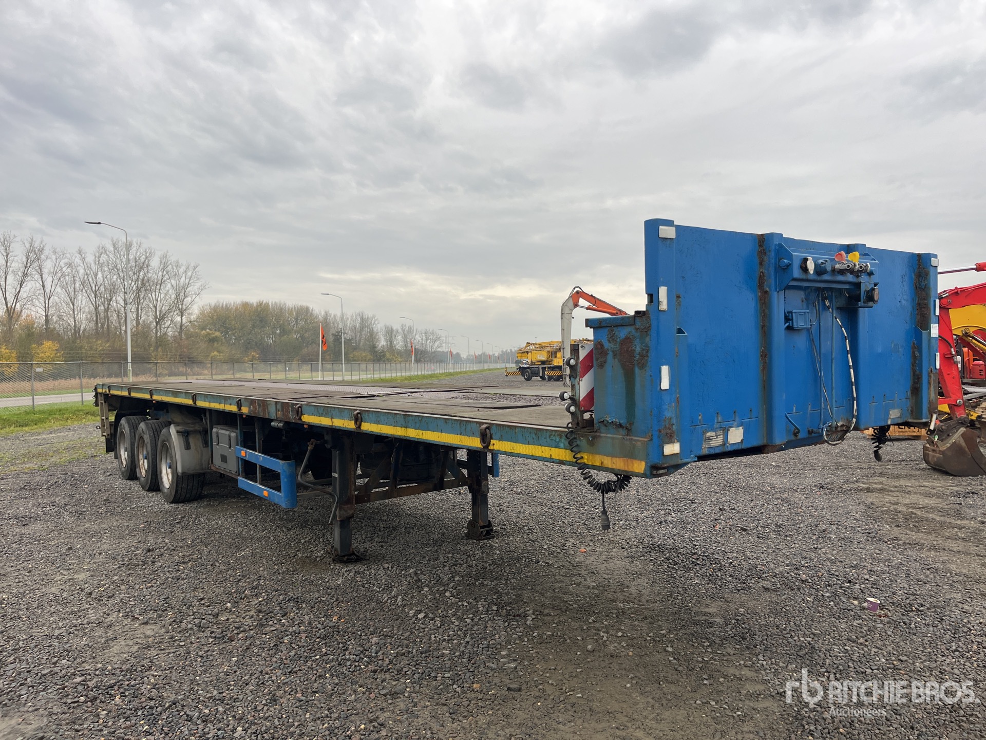 General Appearance with Bild, Ecke vorne rechts