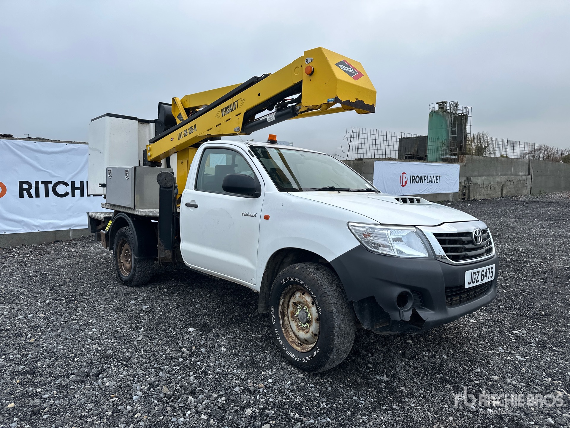 General Appearance with Picture, Right Front Corner