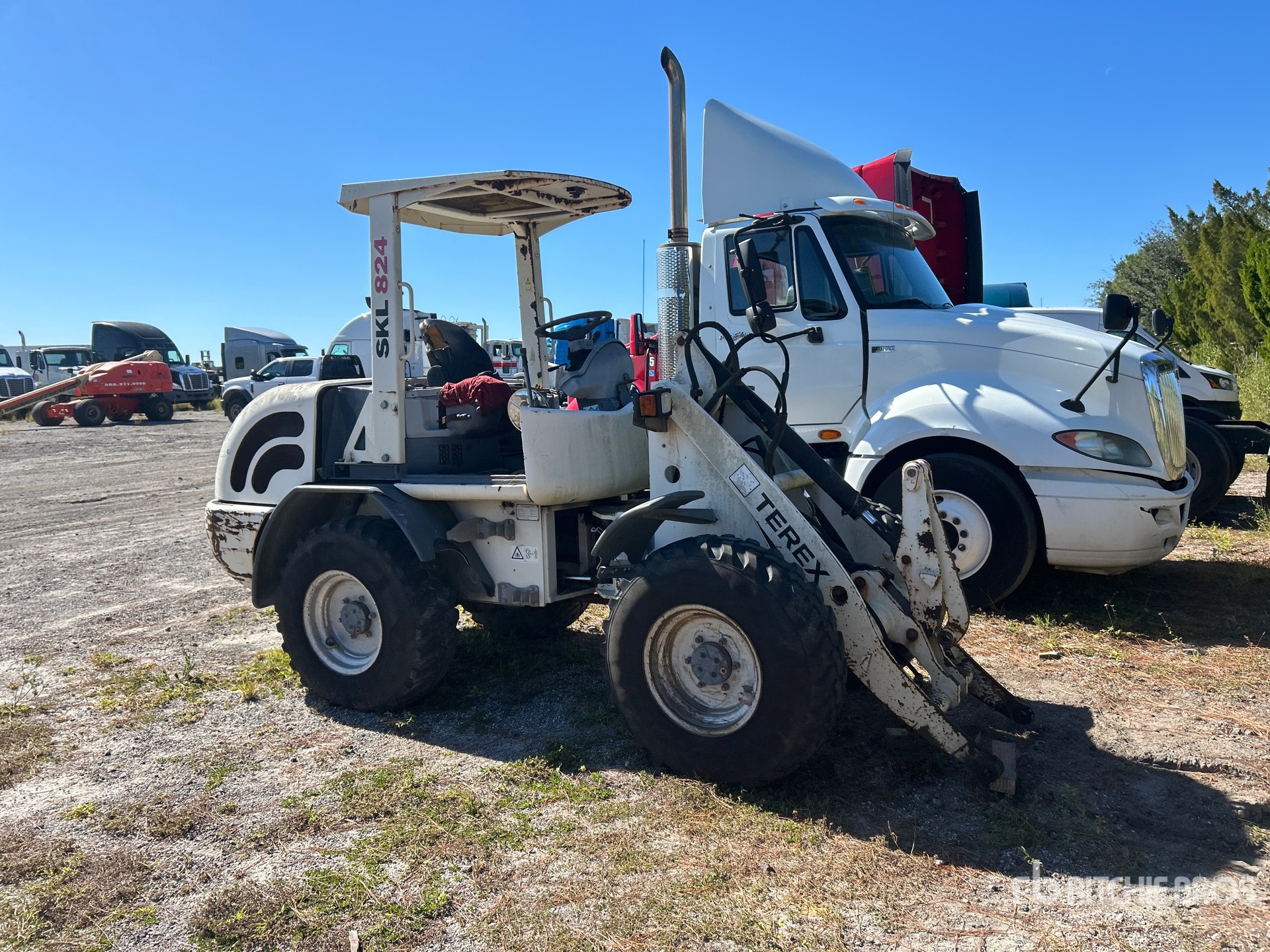 General Appearance with Picture, Right Front Corner