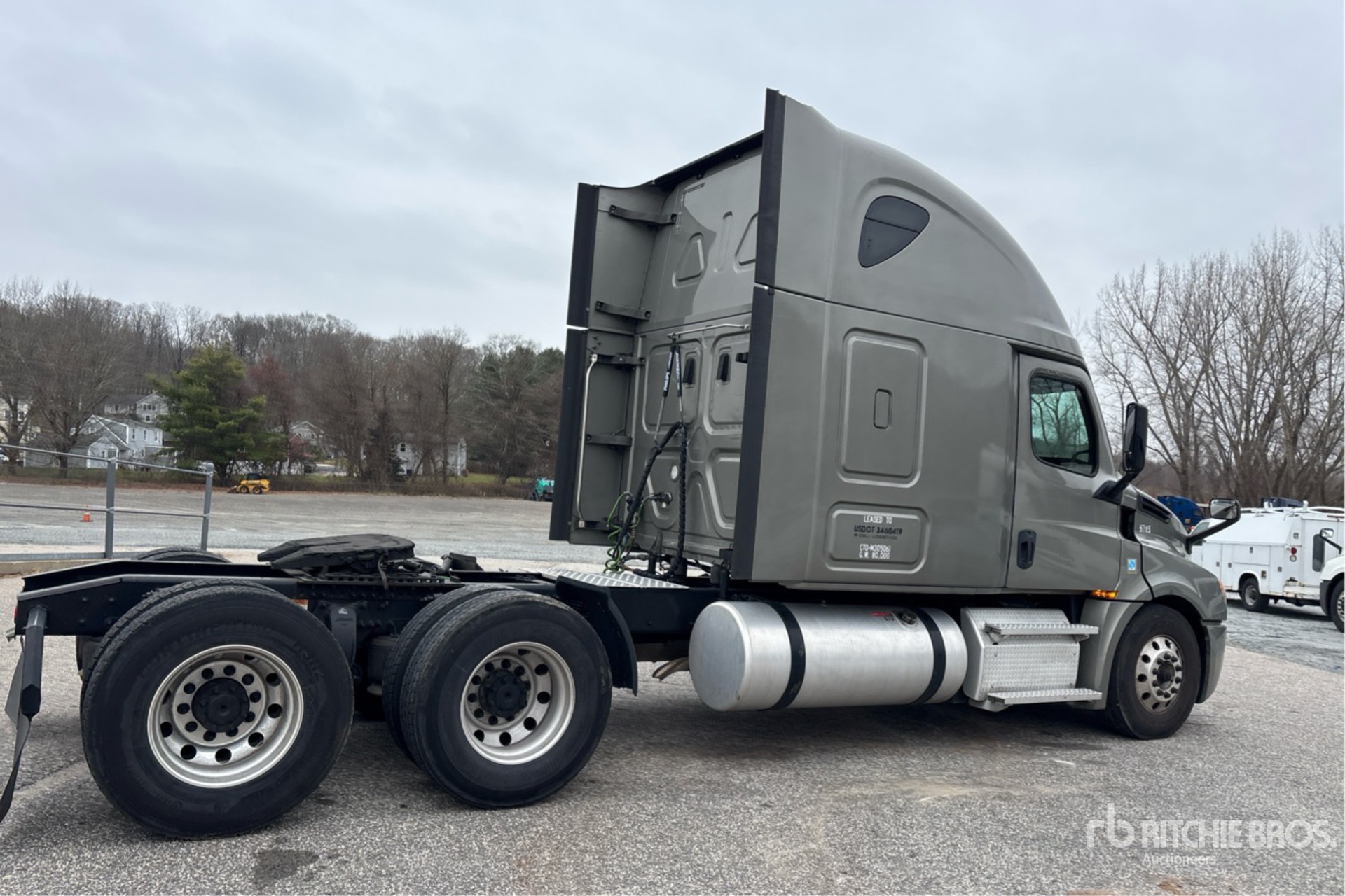 General Appearance with Foto, angolo anteriore sinistro