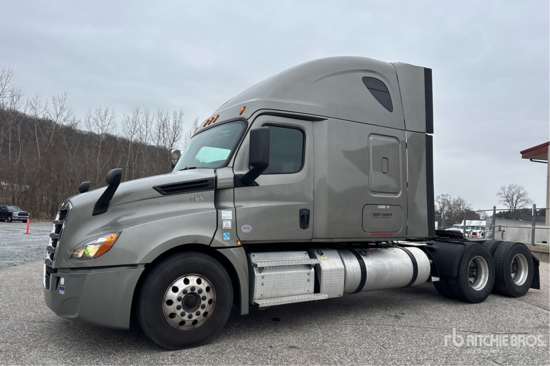 General Appearance with Foto, angolo anteriore sinistro