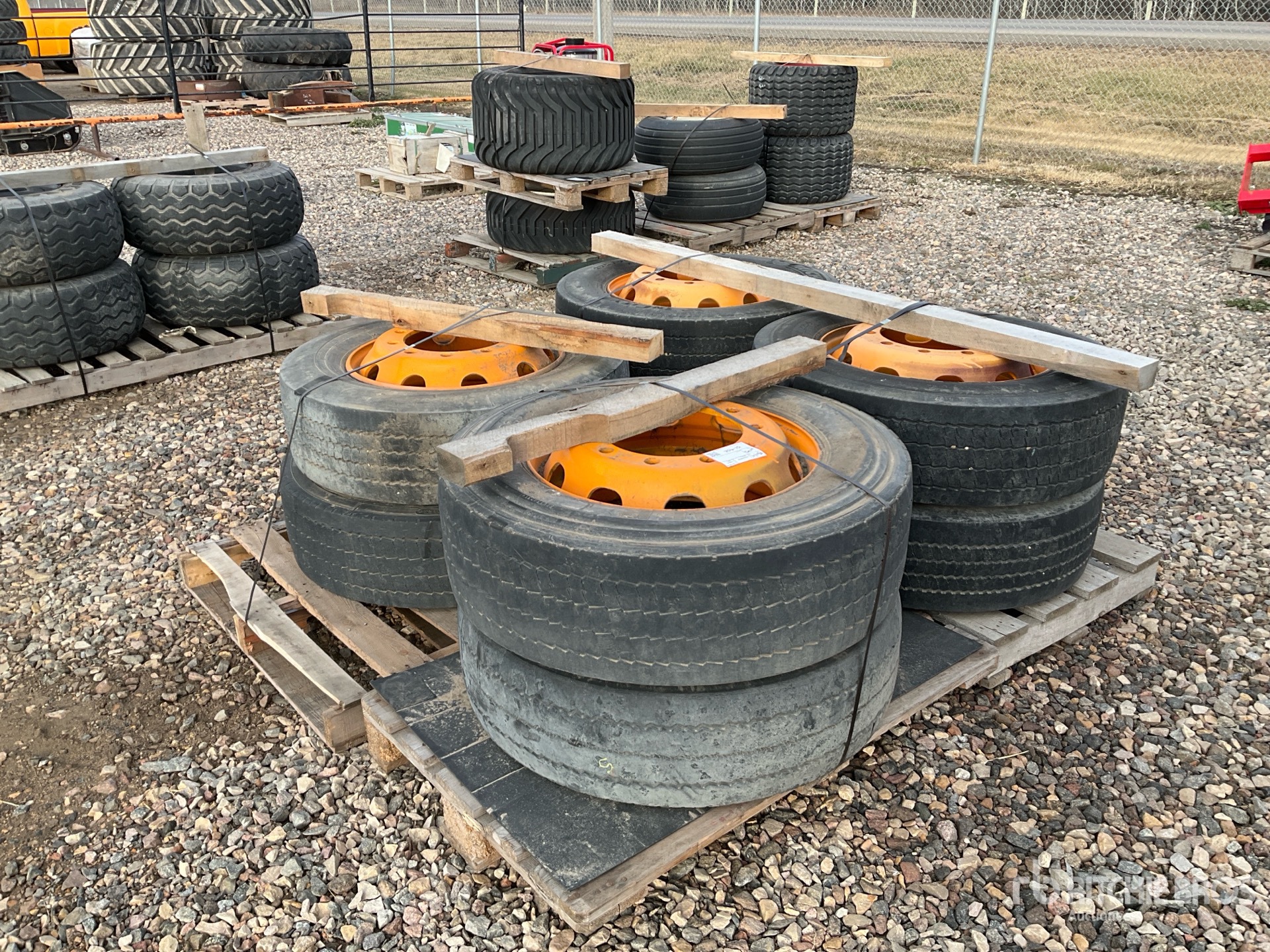 General Appearance with Bild, Ecke vorne links