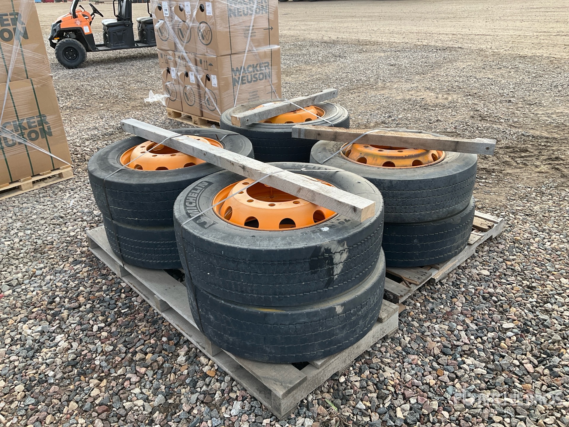 General Appearance with Bild, Ecke hinten rechts