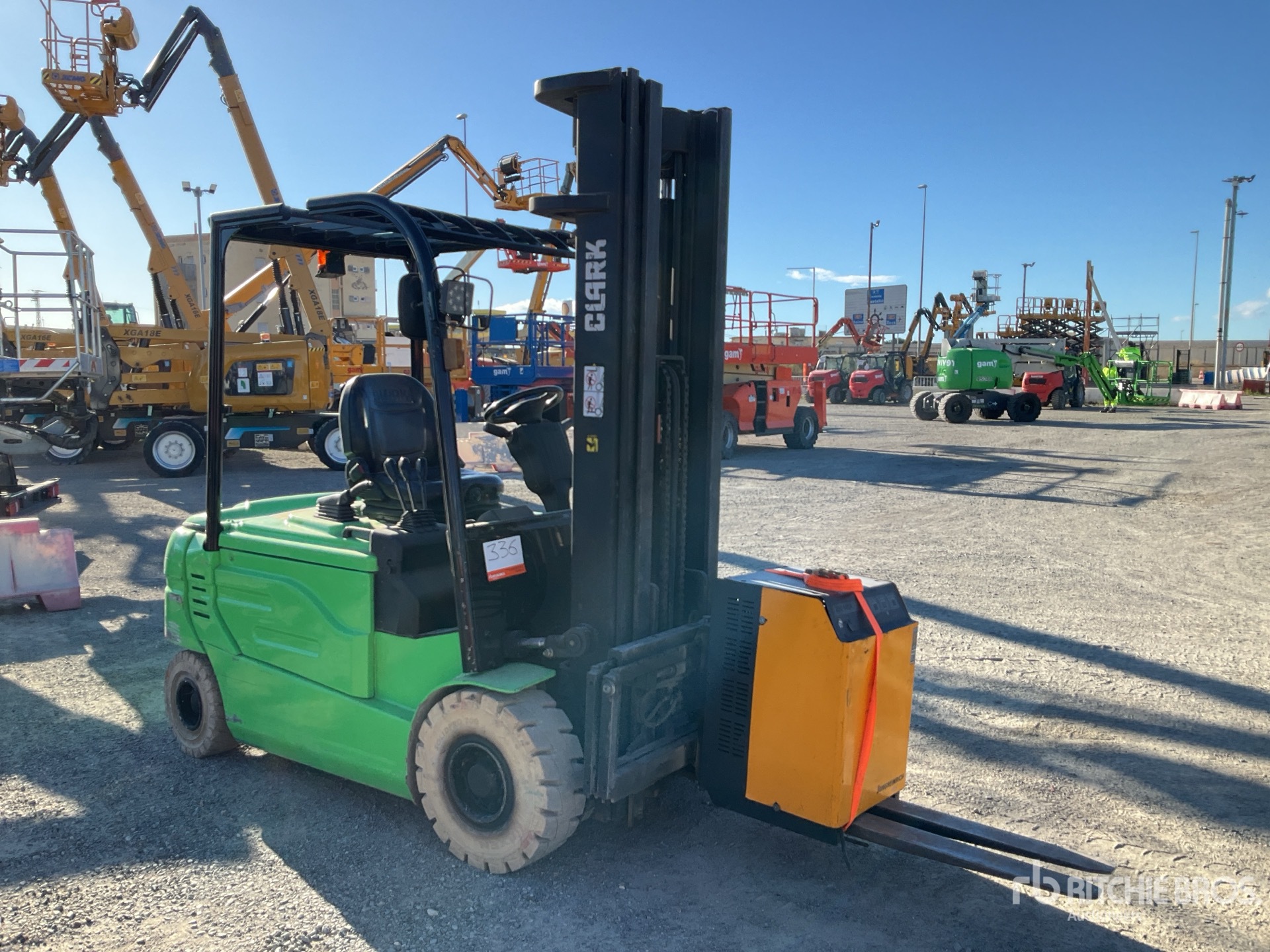 General Appearance with Picture, Right Front Corner