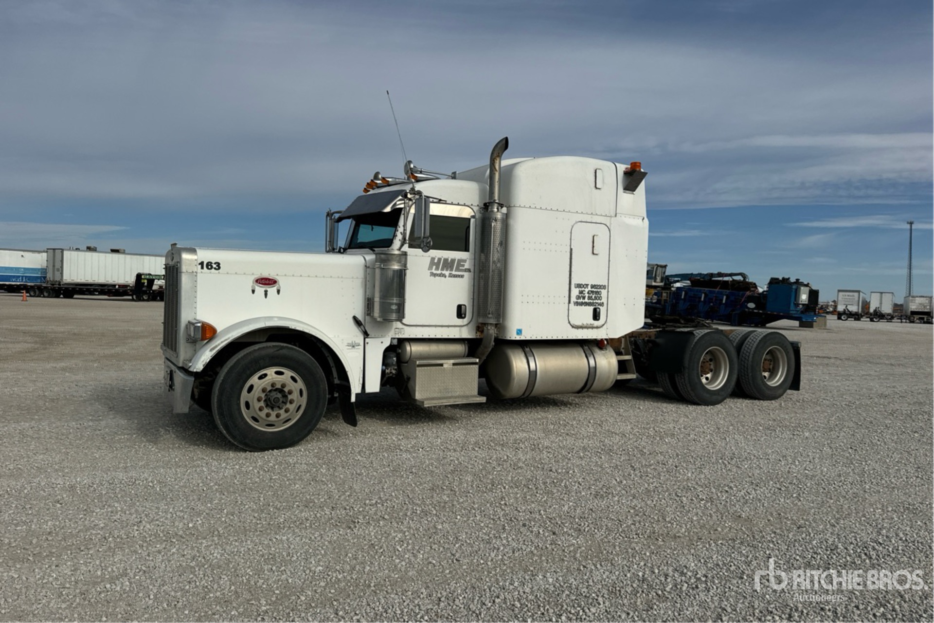 General Appearance with Bild, Ecke vorne links