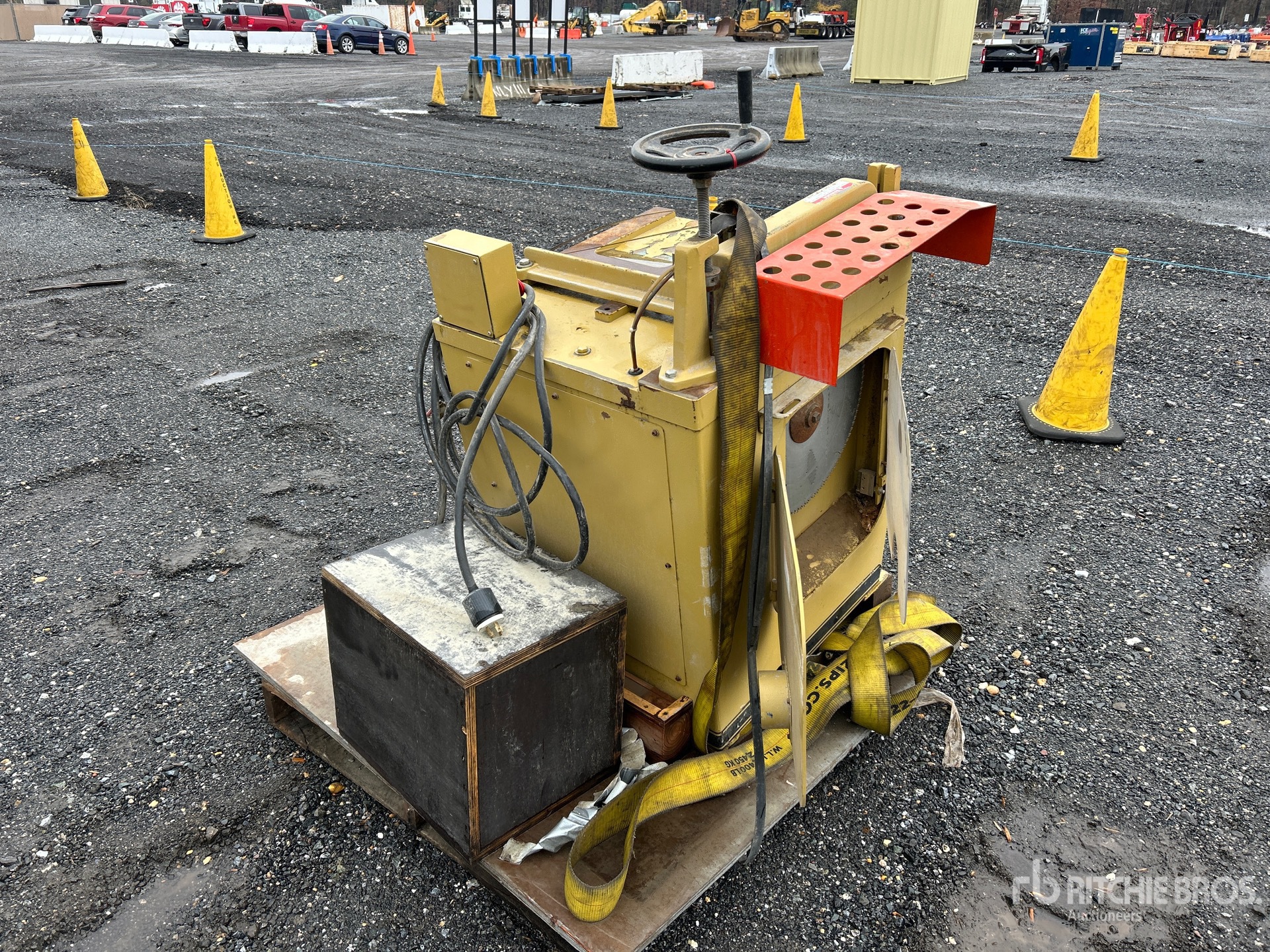 General Appearance with Foto, angolo posteriore sinistro