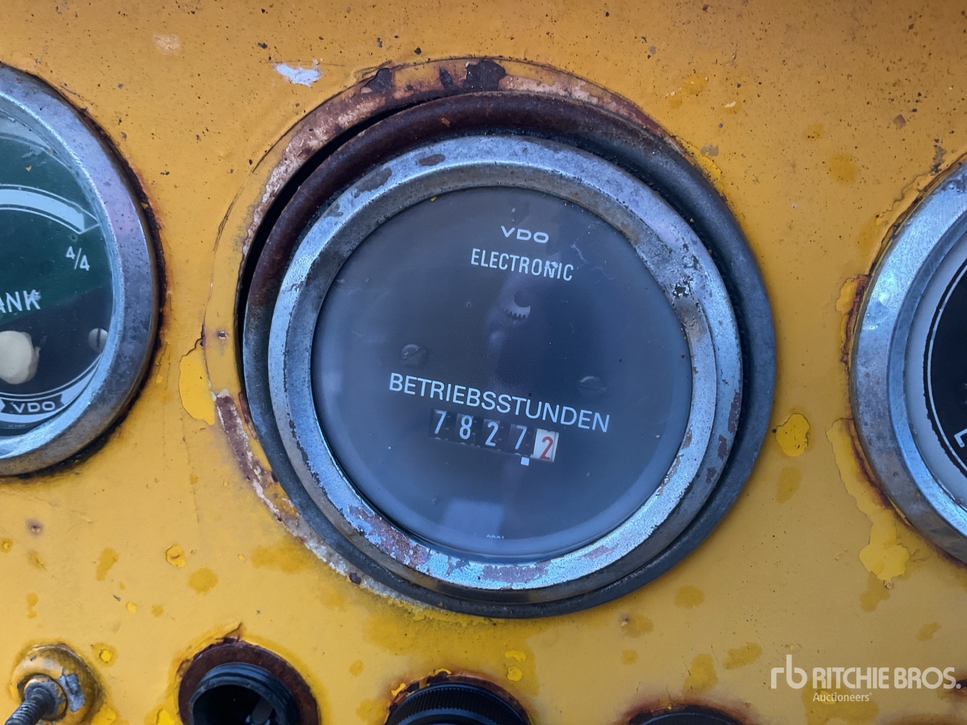 General Appearance with Hour Meter / Odometer