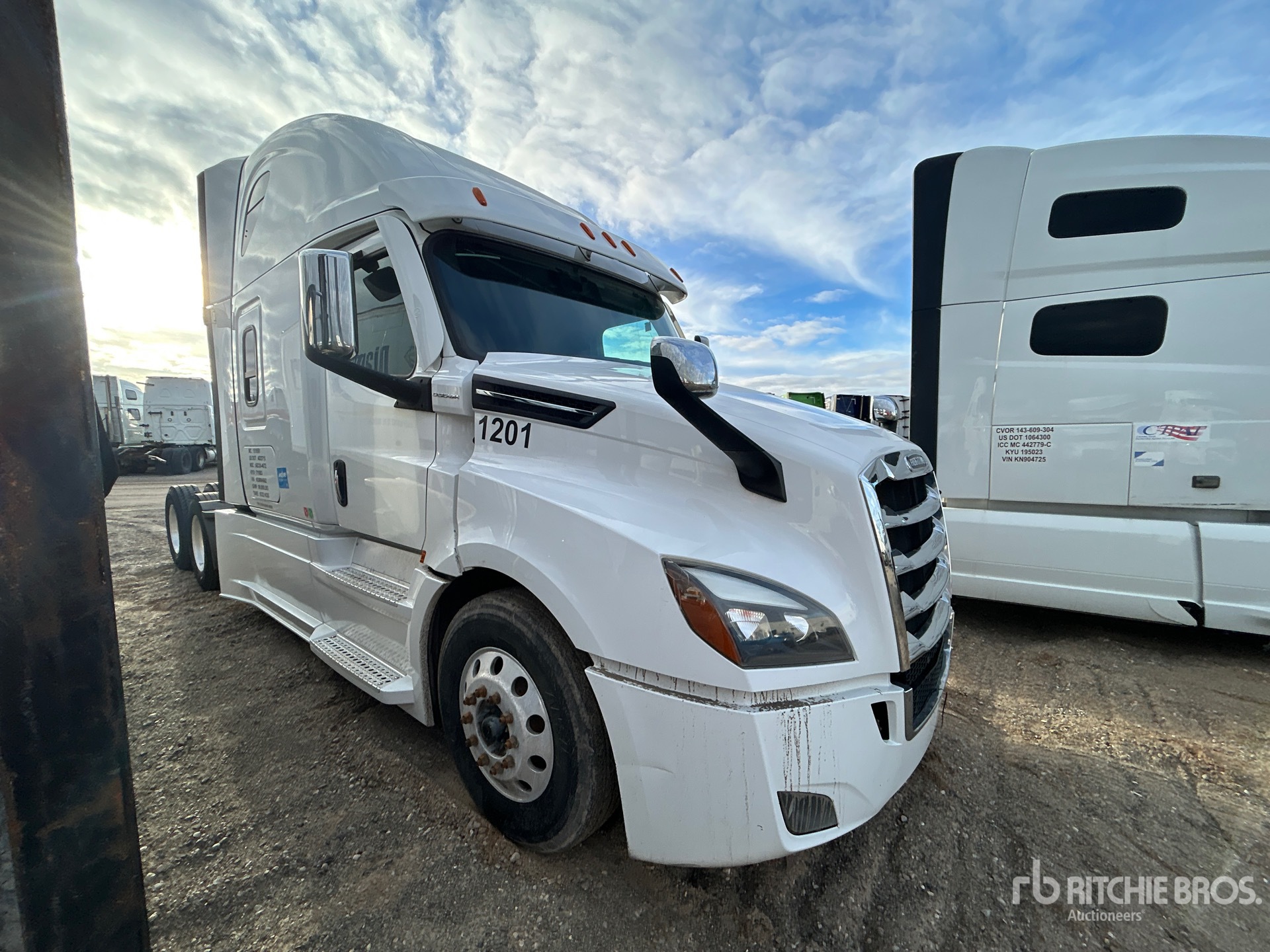 Aspect général with Image, coin avant droit