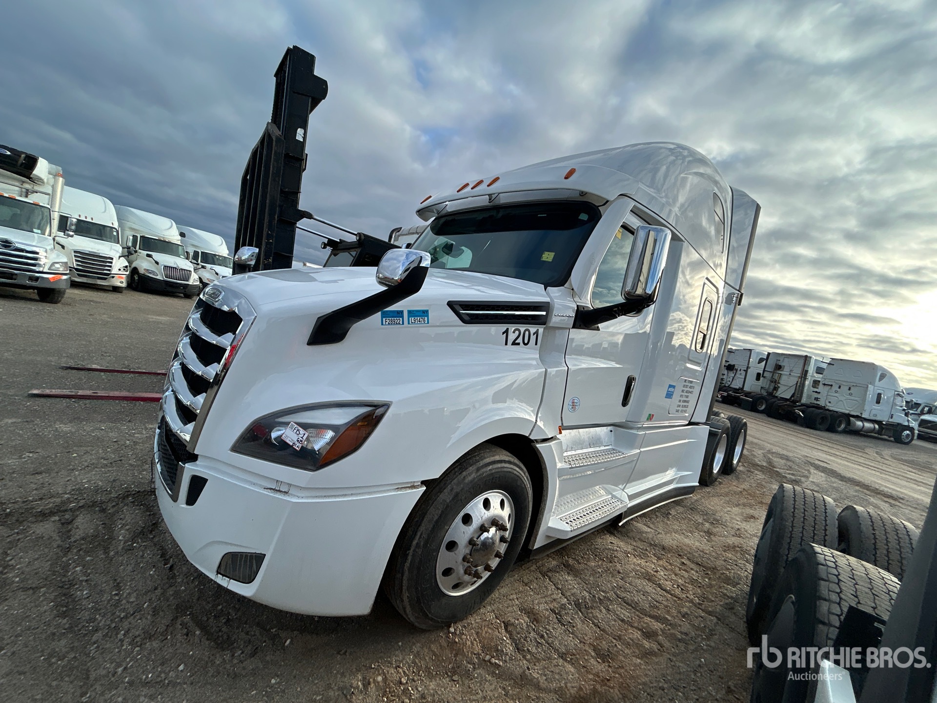 Aspect général with Image, coin avant gauche