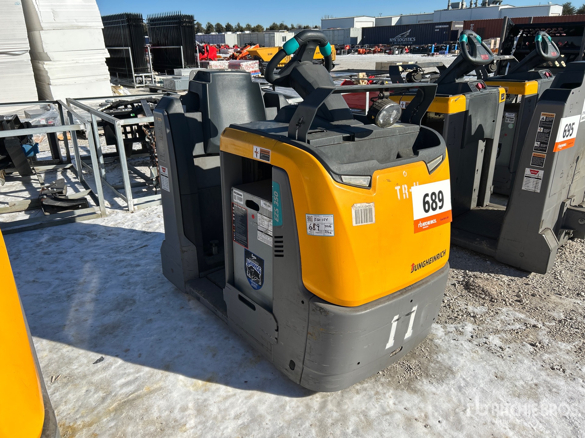 General Appearance with Bild, Ecke vorne rechts