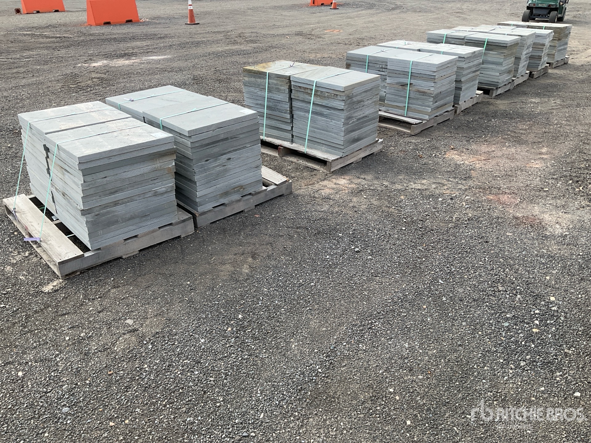 General Appearance with Bild, Ecke vorne rechts