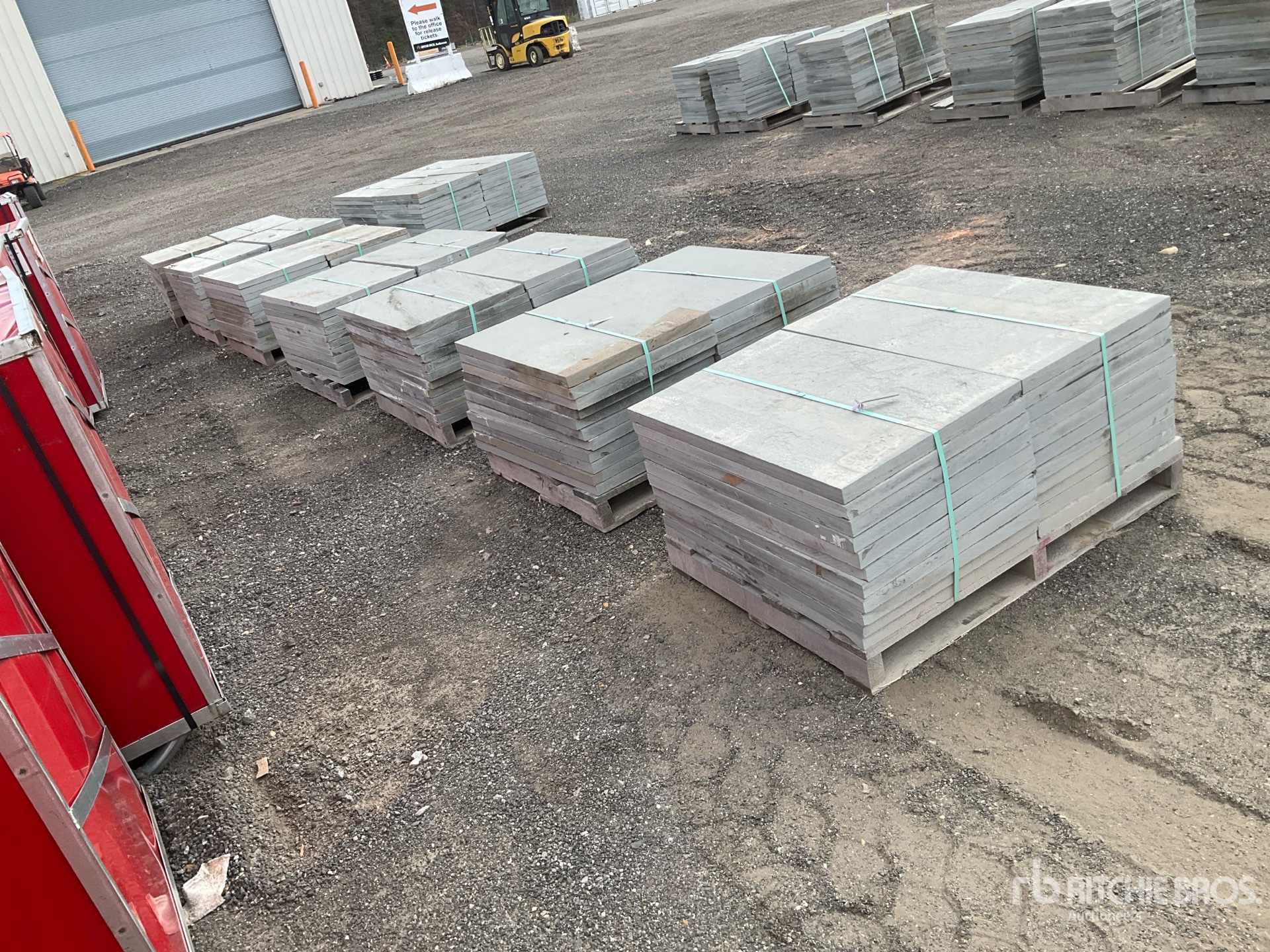 General Appearance with Bild, Ecke vorne rechts