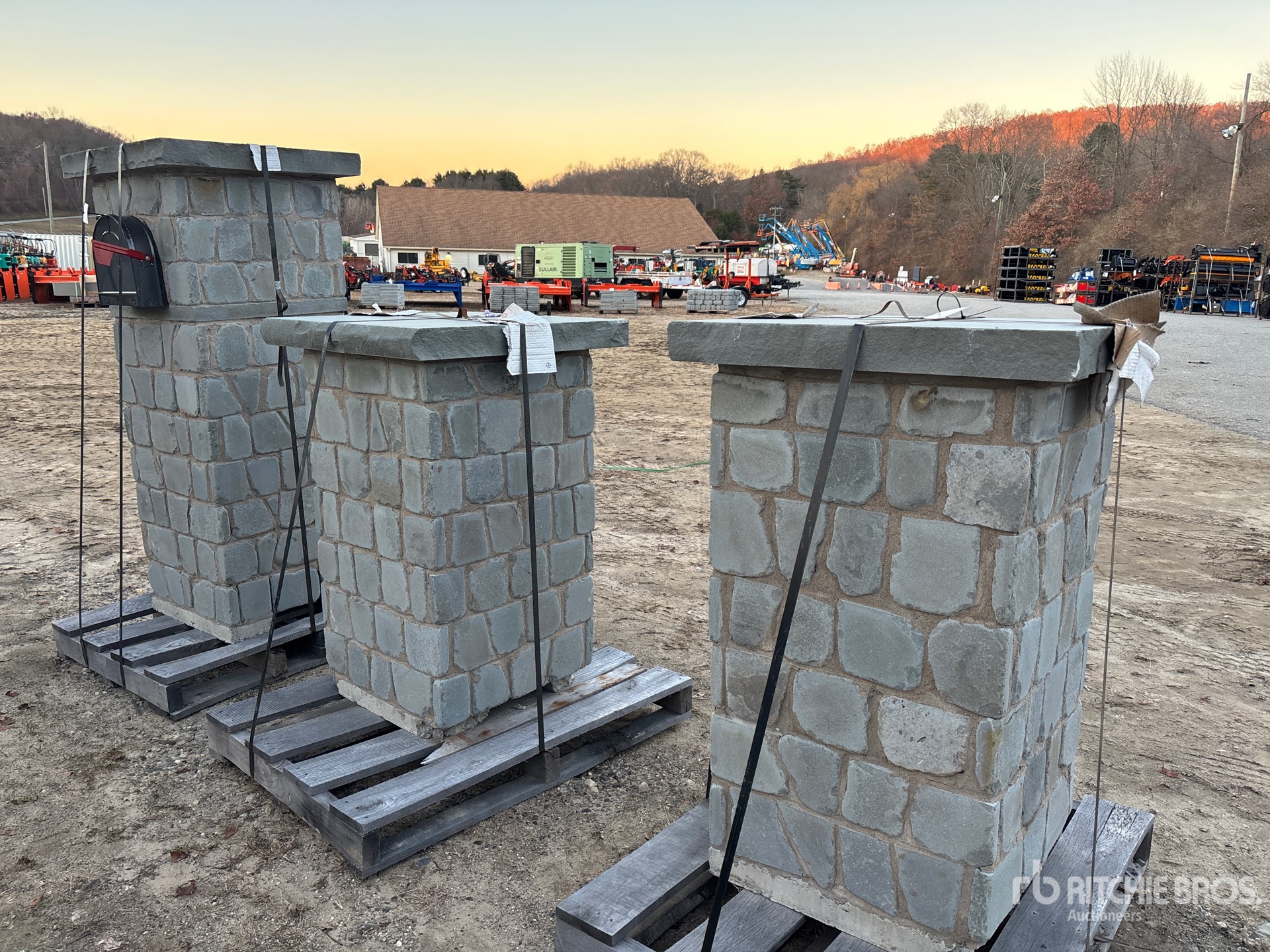 General Appearance with Bild, Ecke vorne links