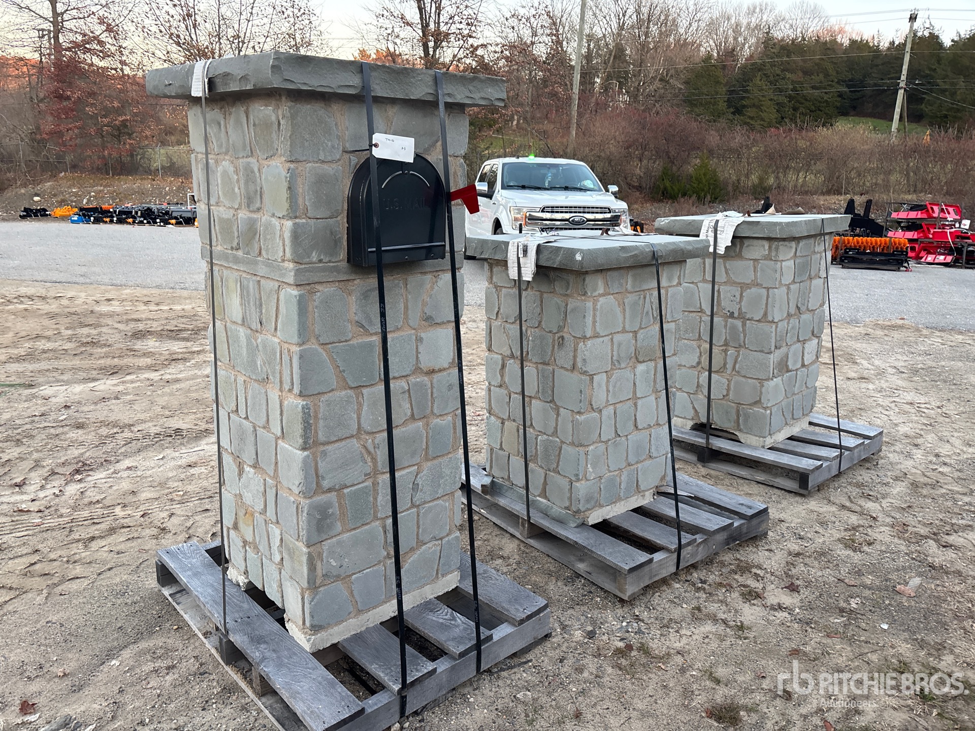 General Appearance with Bild, Ecke vorne rechts