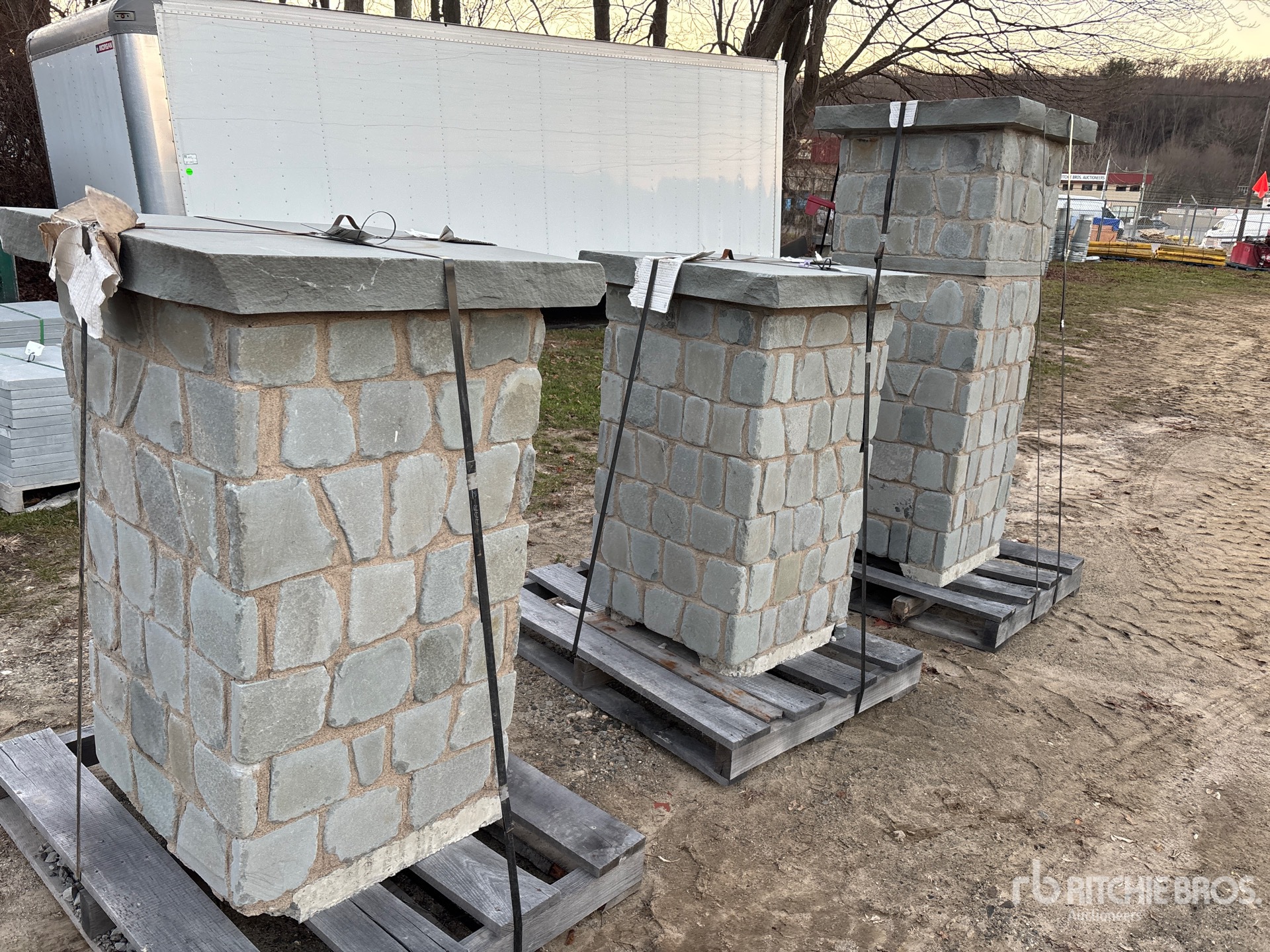 General Appearance with Bild, Ecke hinten links