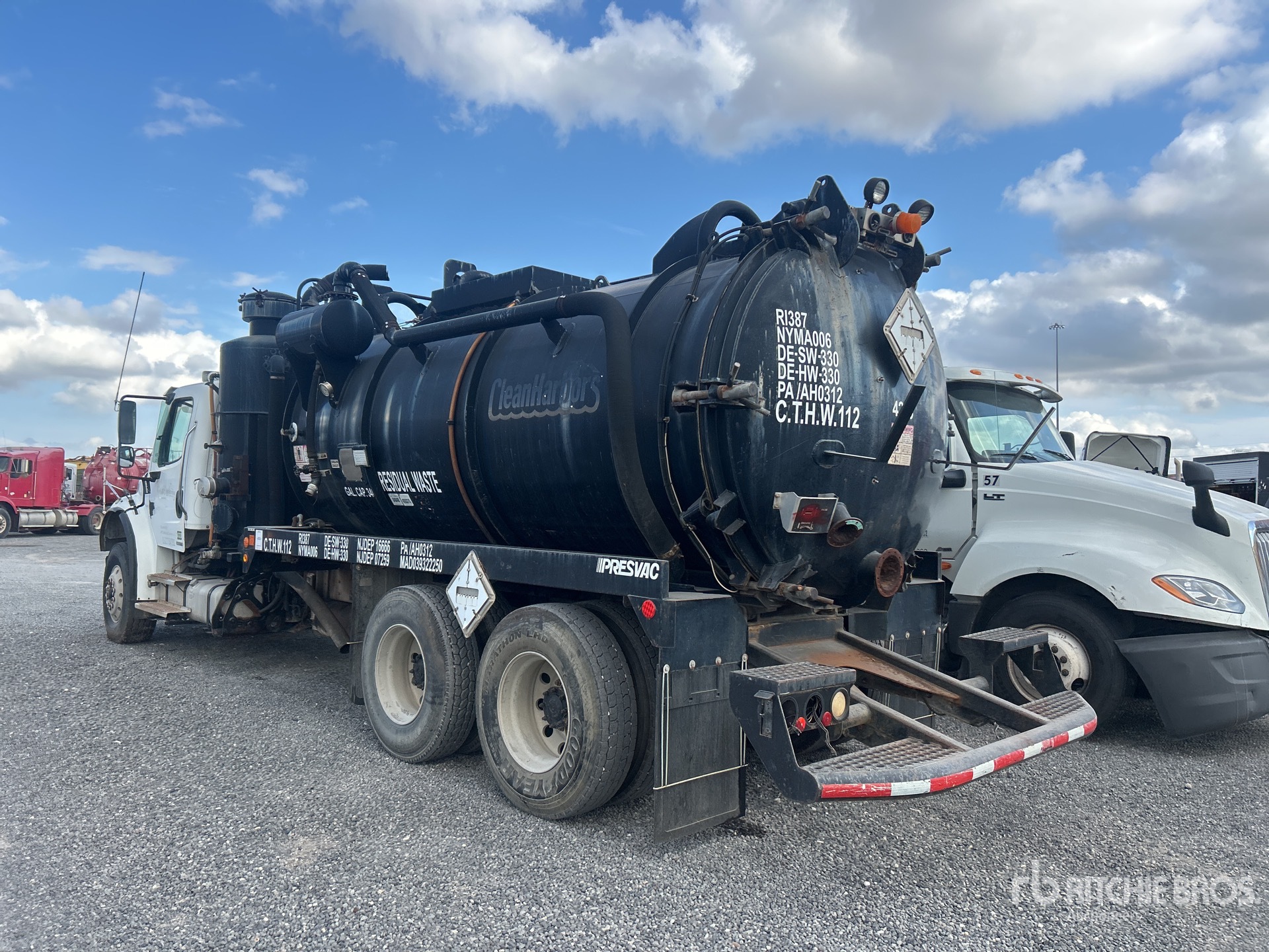 General Appearance with Zdjęcie, lewy dolny róg