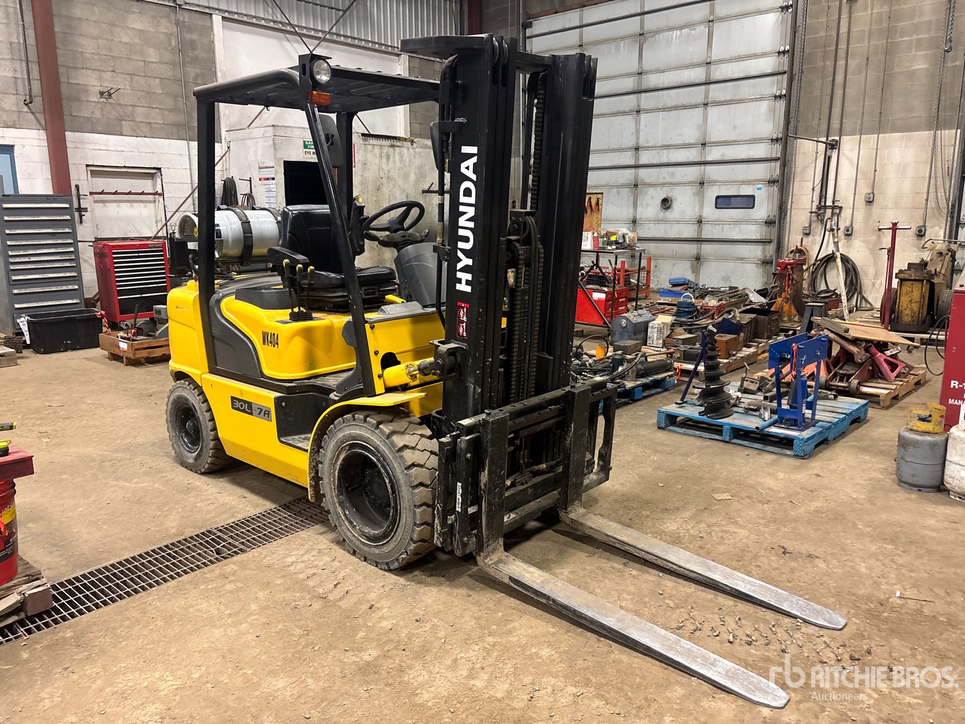 General Appearance with Picture, Right Front Corner