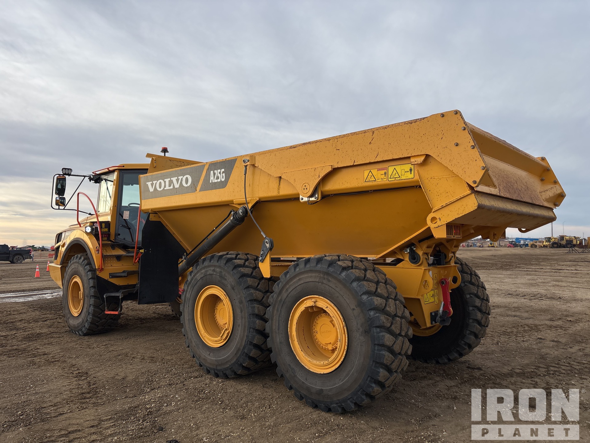 General Appearance with Foto, angolo posteriore sinistro