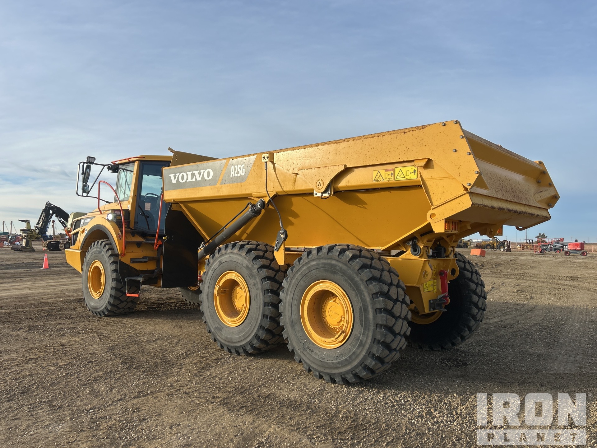 General Appearance with Foto, angolo posteriore sinistro