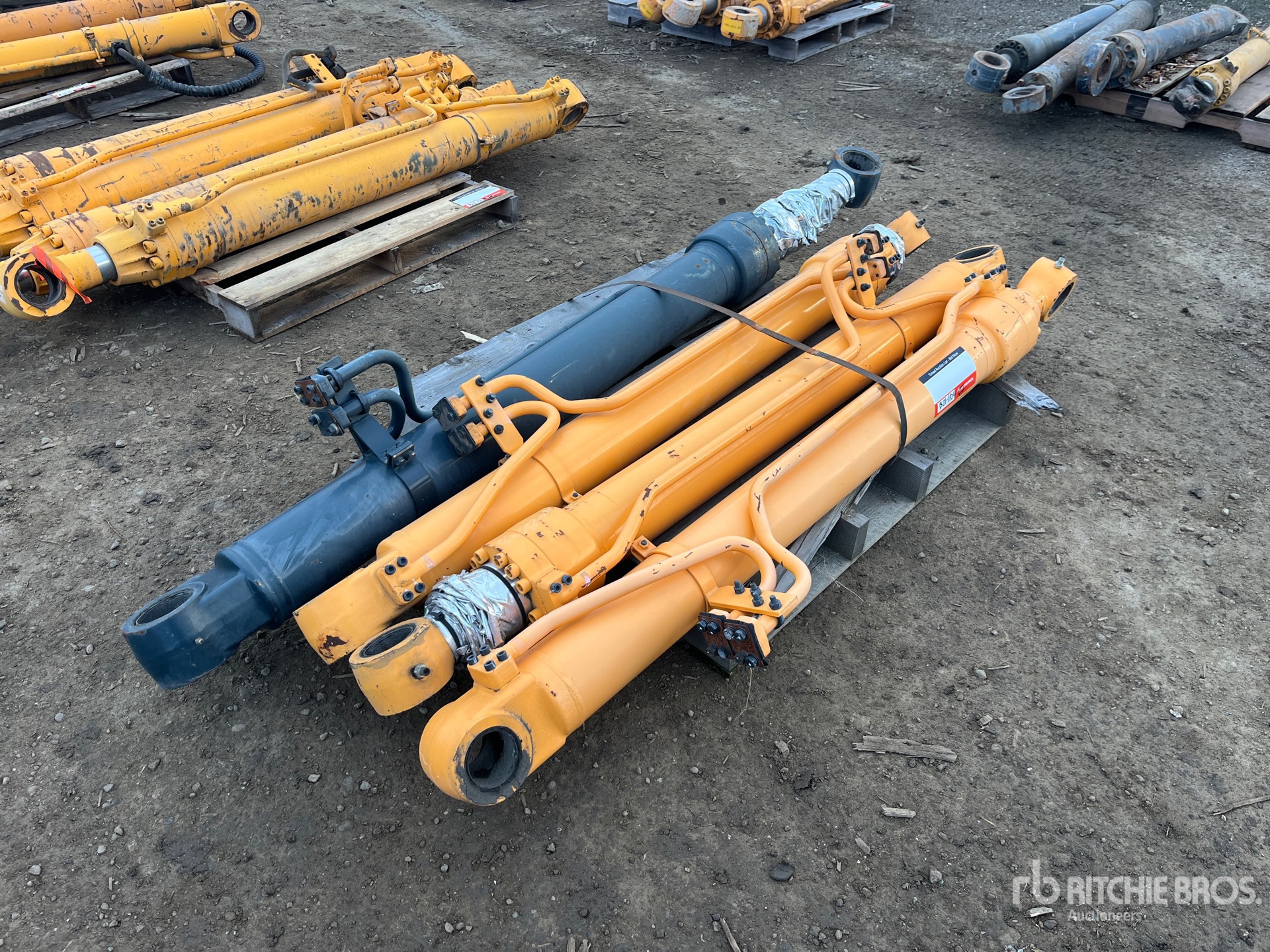 General Appearance with Bild, Ecke vorne rechts