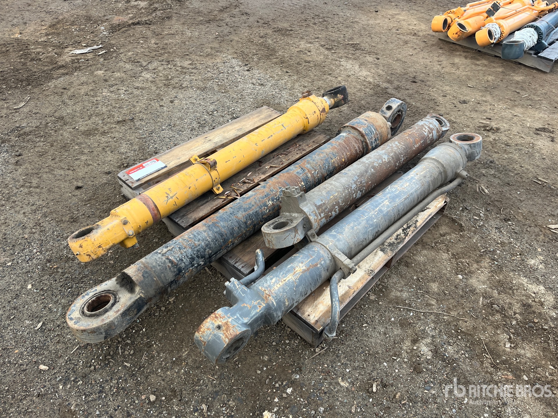 General Appearance with Foto, angolo posteriore sinistro